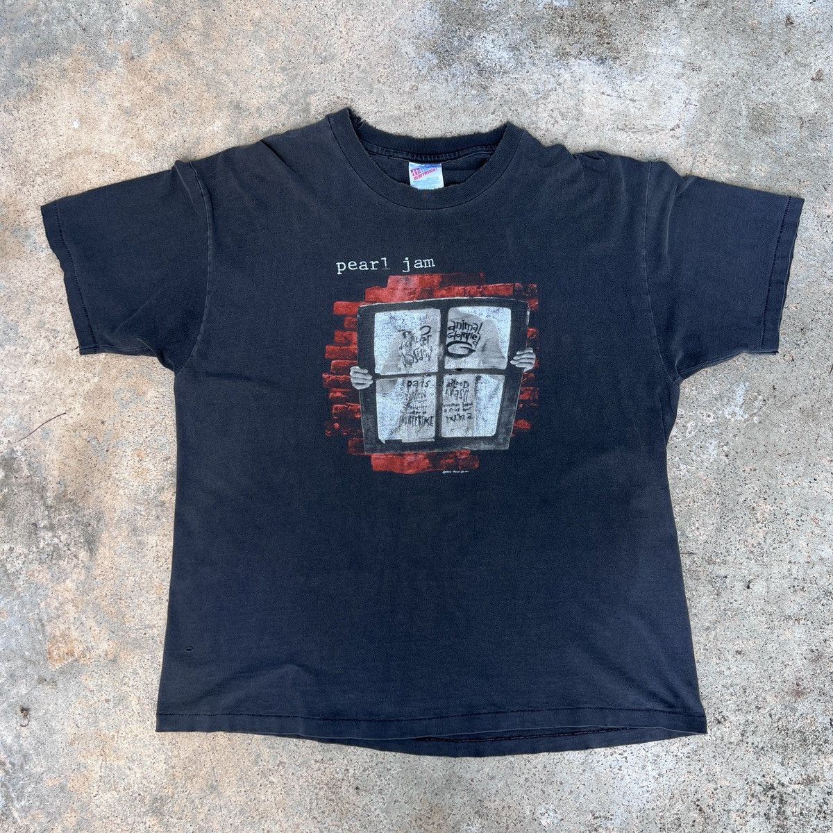 Band Tees Vintage 90s Pearl Jam Window Pain Tee XL Thrashed Sun Faded Size US XL / EU 56 / 4 - 13 Thumbnail