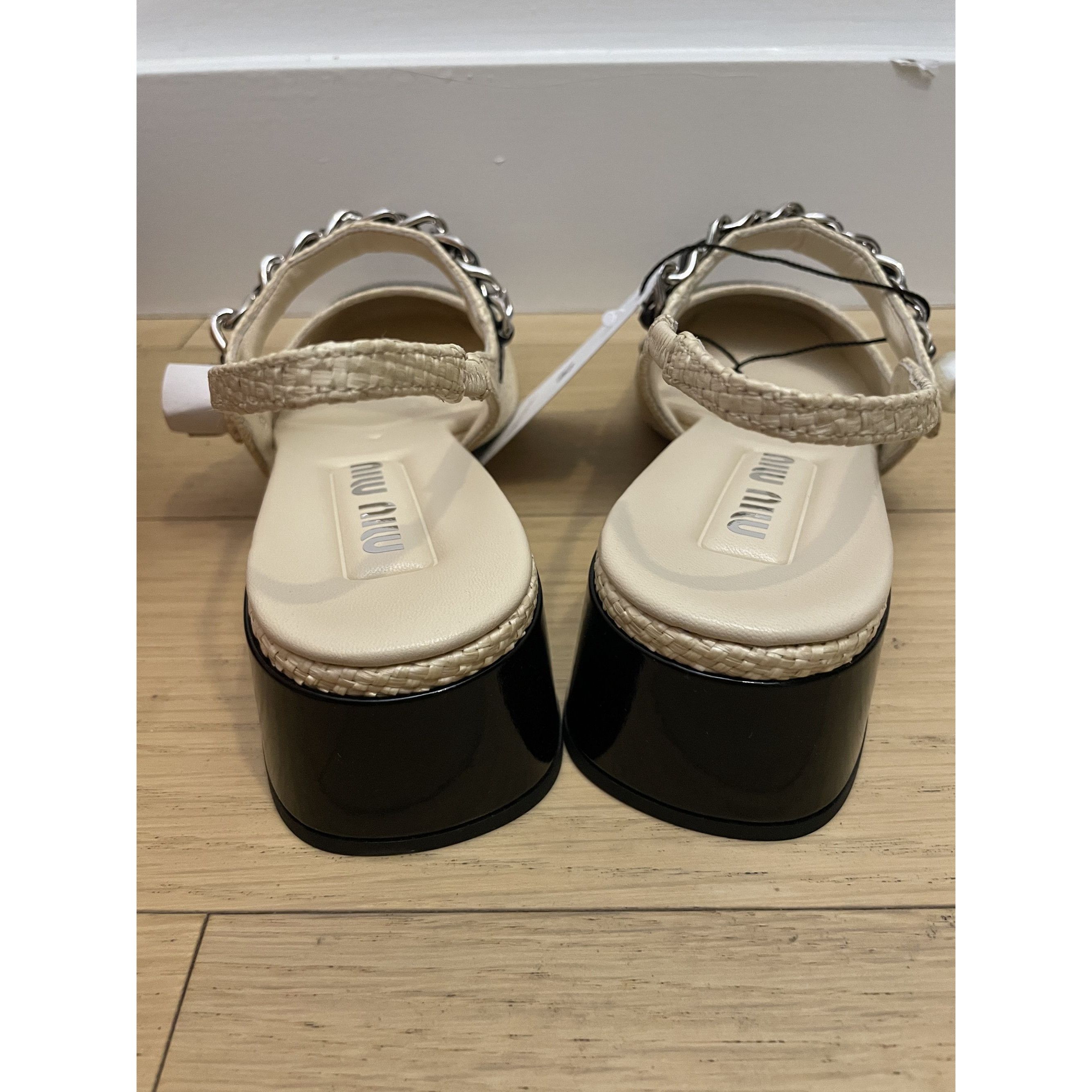 Miu Miu Miu Miu Tan/black Patent Leather And Raffia Slingback Pumps Size US 7 / IT 37 - 4 Thumbnail