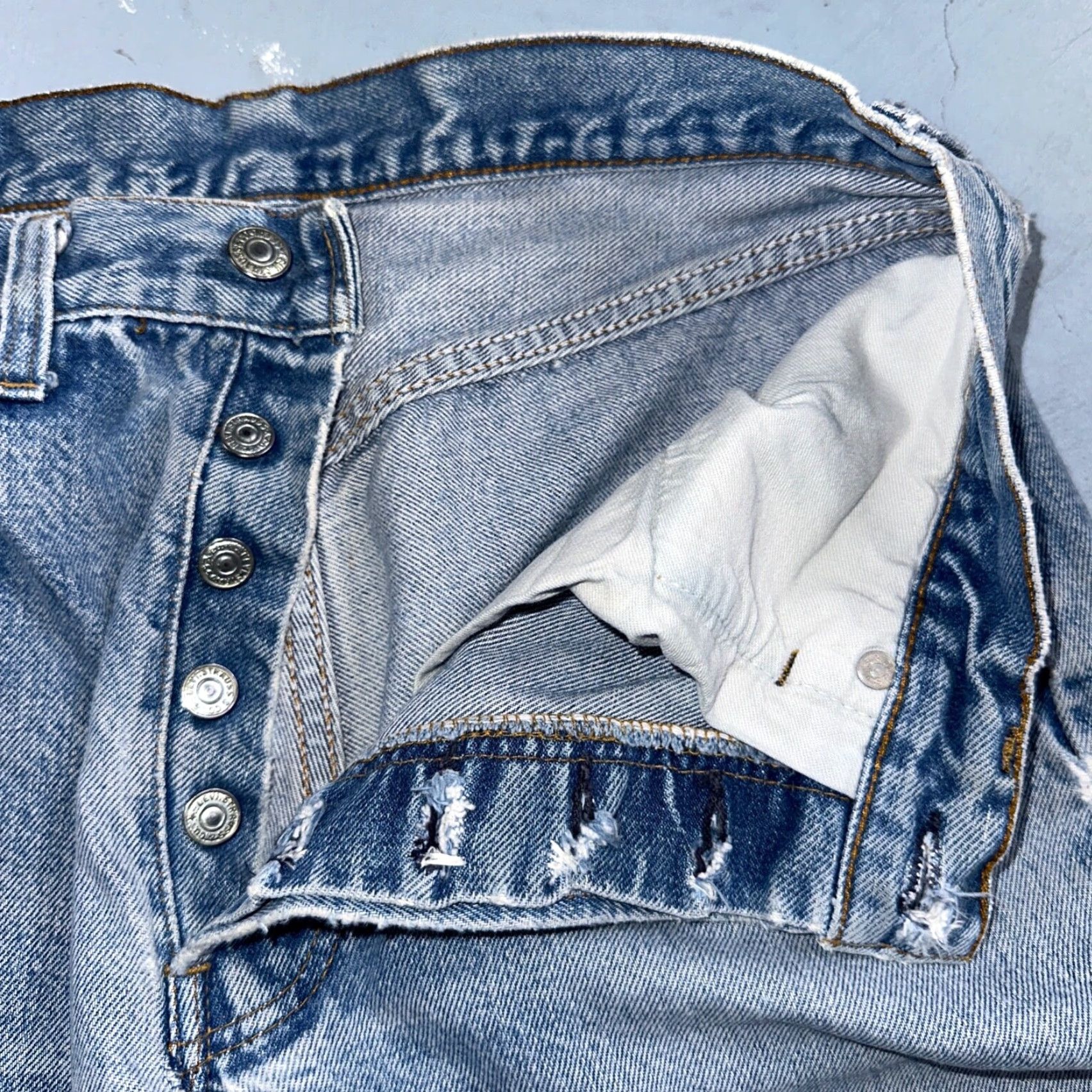 Levi's VINTAGE Levi's 501XX Jeans - 80s USA Selvedge Thrashed Distressed Light Blue Denim 30x33 Boys? Mens? Not sure. Size US 30 / EU 46 - 6 Thumbnail