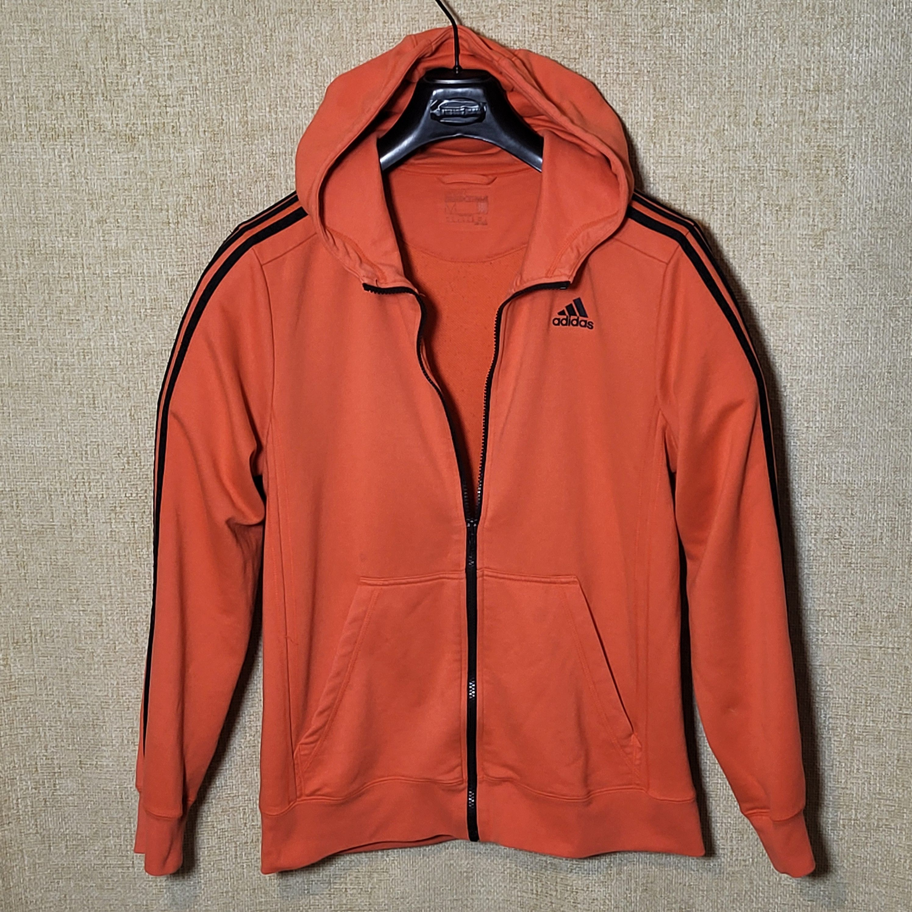 Adidas Adidas Essentials performance hoodie size M but fit L Size US M / EU 48-50 / 2 - 3 Thumbnail