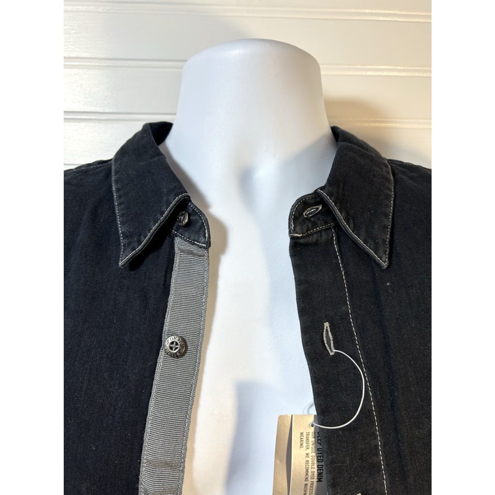 DKNY VINTAGE DKNY Button-Up Shirt Men Large Long Sleeve Collar Dark Denim NWT Style#KBRU6052 Size US L / EU 52-54 / 3 - 3 Thumbnail