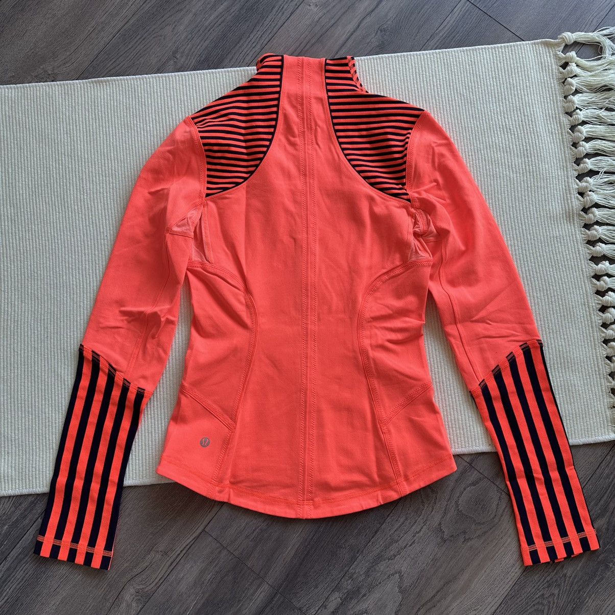 Lululemon Lululemon Forme Light Flare Classic Stripe Inkwell Jacket Size S / US 4 / IT 40 - 7 Thumbnail