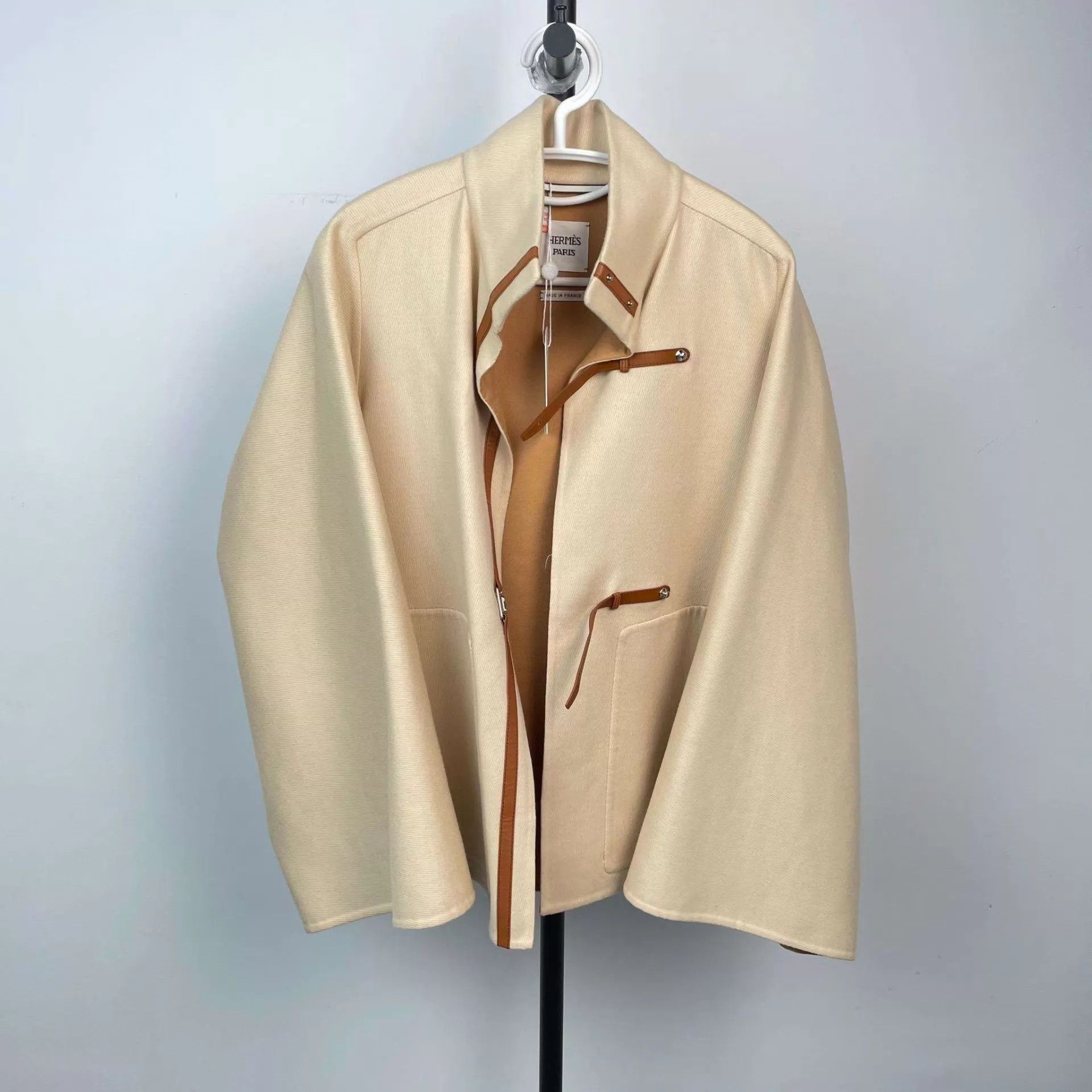 Hermes Hermès Cashmere Cloak 34 Beige 97 New Size XS / US 0-2 / IT 36-38 - 1 Thumbnail