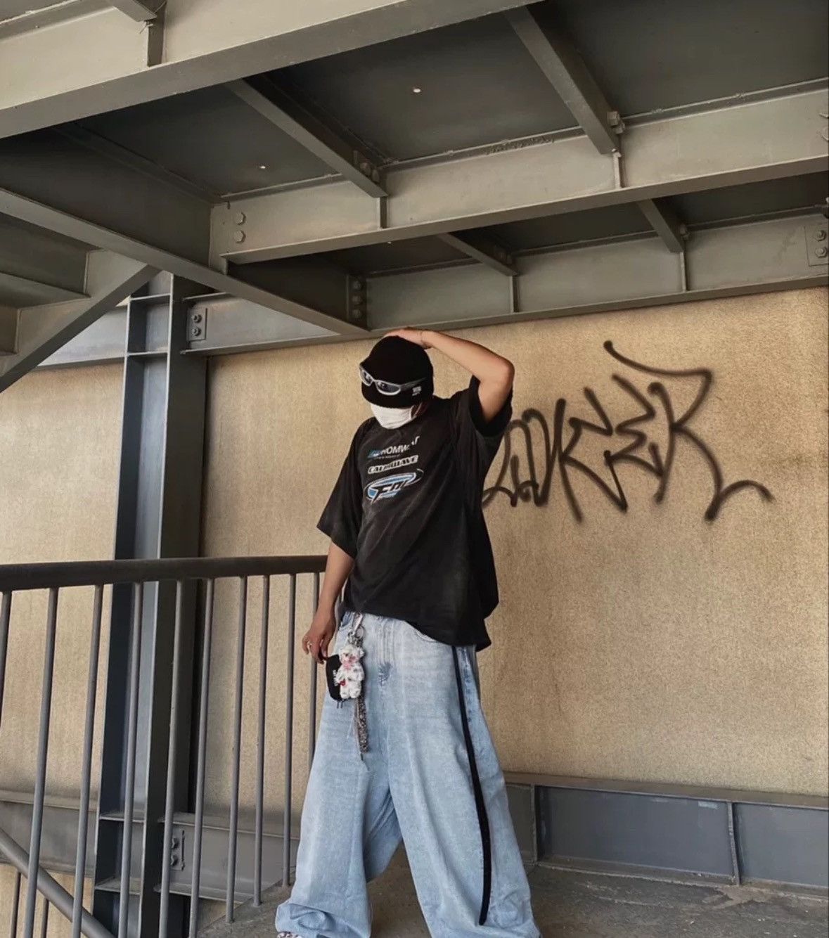 Balenciaga 22SSLow crotch washing damages worn Baggy jeans