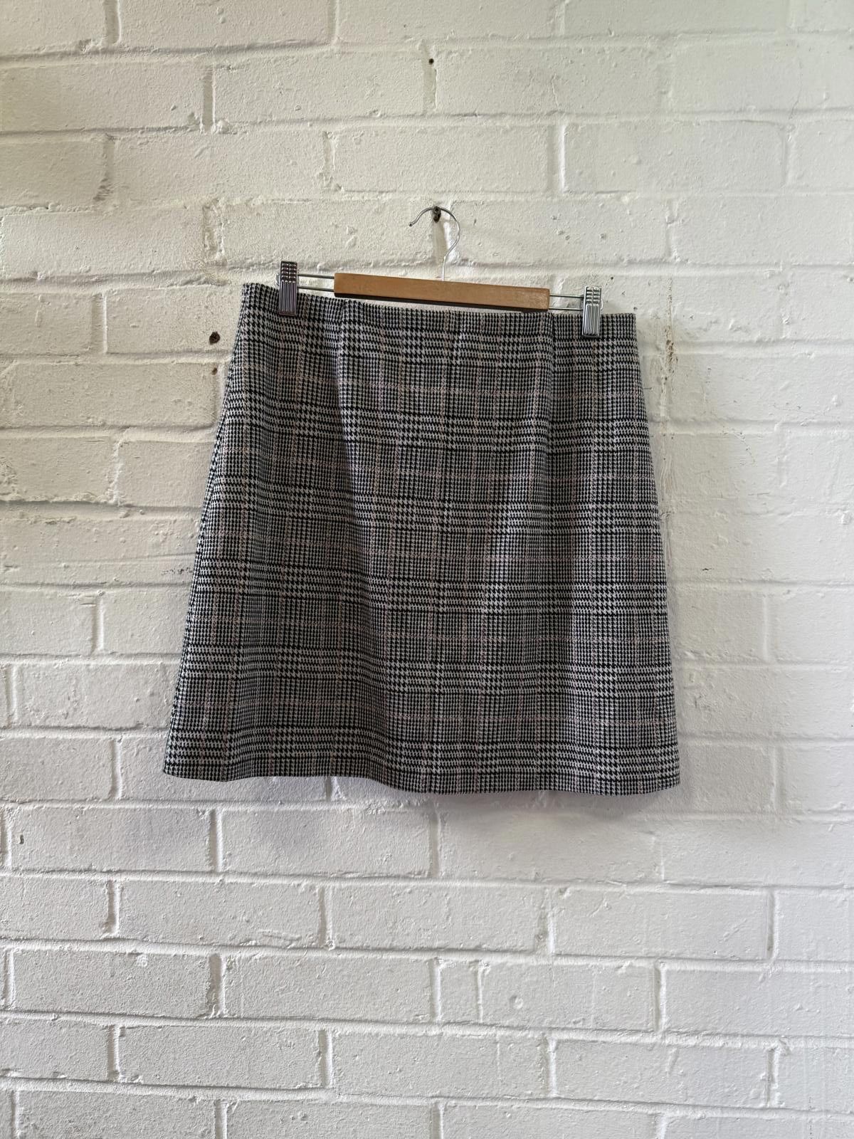 Unknown London Plaid Mini Skirt Size Small Size 28" / US 6 / IT 42 - 2 Thumbnail