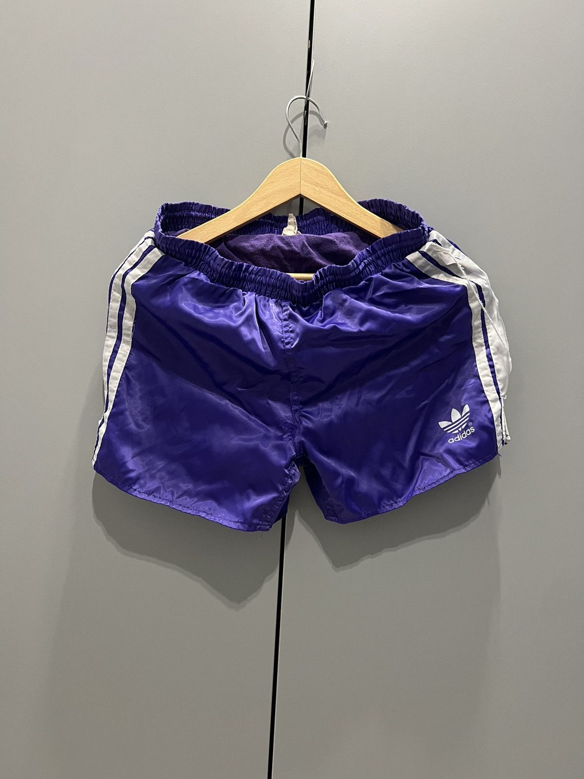 Adidas 1990s ADIDAS VINTAGE SHORTS FOOTBALL SOCCER RUNNING PURPLE Size US 30 / EU 46 - 3 Thumbnail