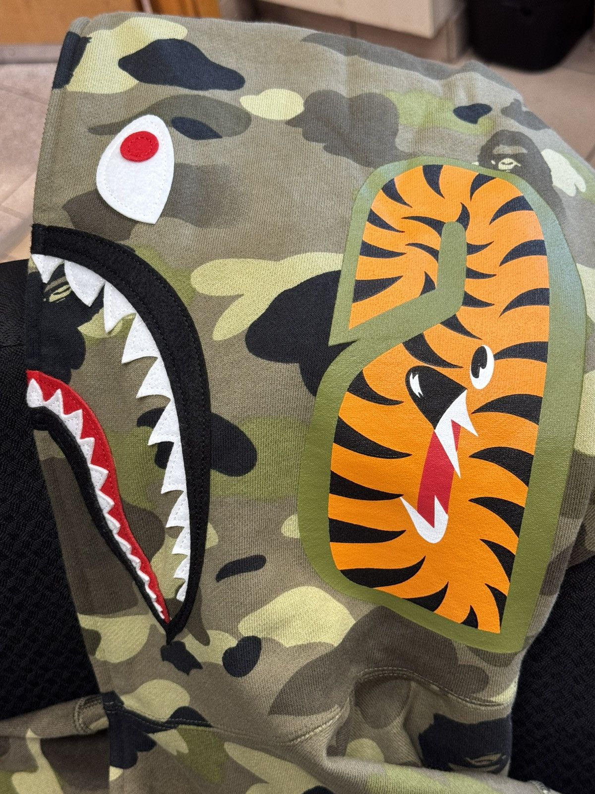 Bape BAPE Green Camo 1st Shark hoodie OG Size US XL / EU 56 / 4 - 7 Thumbnail
