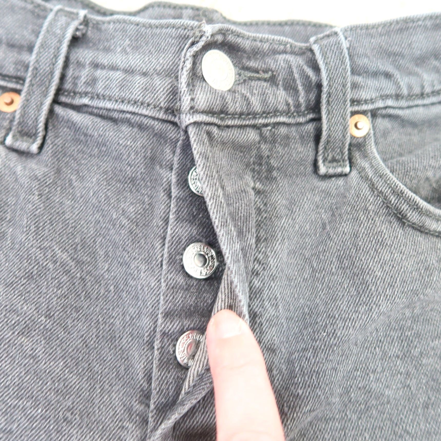 Levi's VINTAGE Levi's faded black high rise button fly denim jean shorts 29 Women High Rise 29 in Regular Cotton Denim Size 29" - 3 Thumbnail