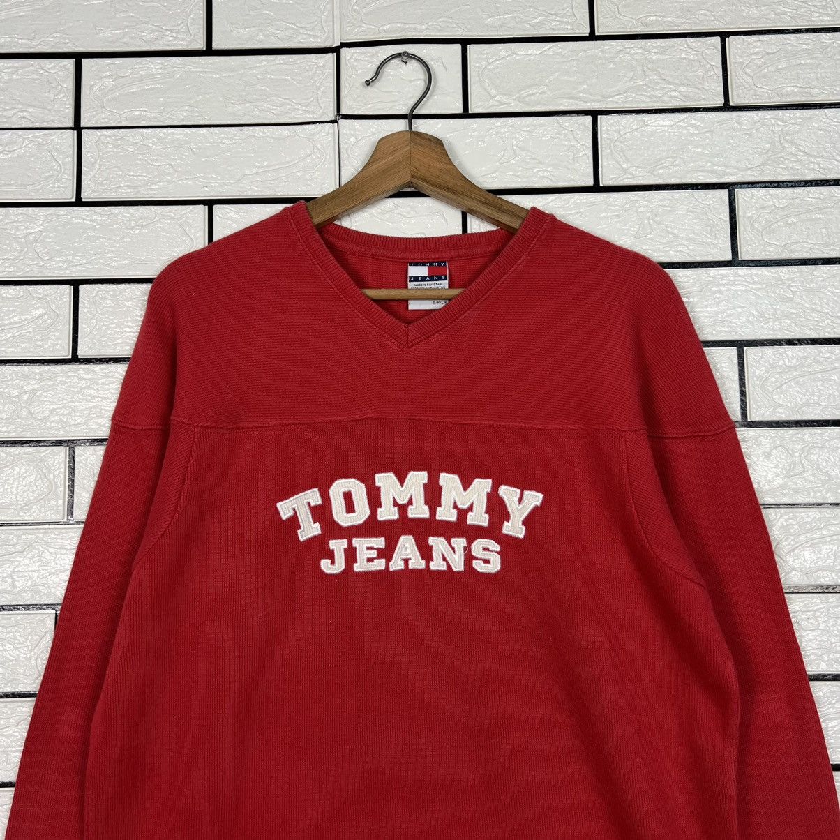 Tommy Jeans 90's TOMMY JEANS Embroidered Logo LS Vneck Tees #3993-C182 Size US S / EU 44-46 / 1 - 2 Thumbnail