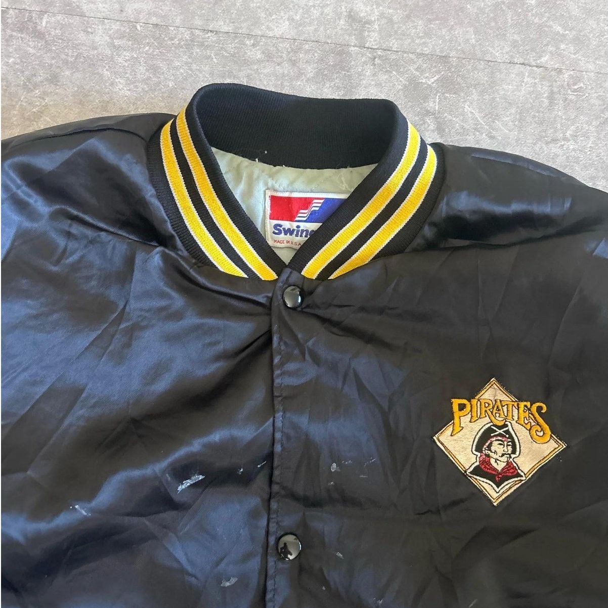 Vintage Vintage Pittsburgh Pirates Distressed Satin Black Jacket XL Size US XL / EU 56 / 4 - 2 Thumbnail