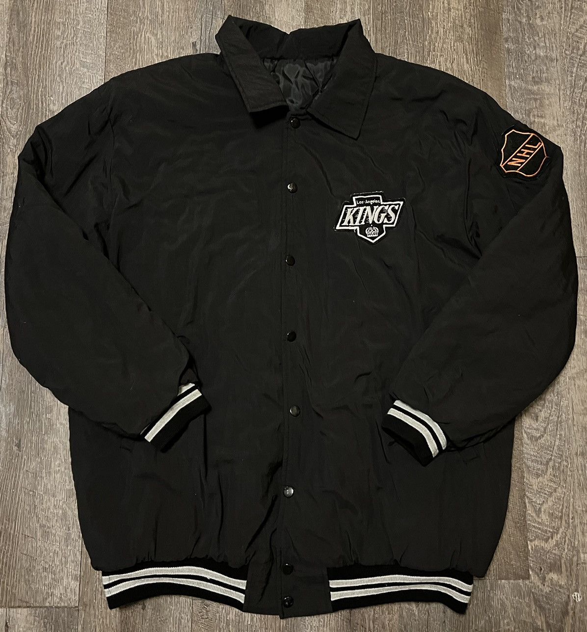 NHL × Vintage Vintage LA Kings Quilted Puffer Jacket 26x31 Size US L / EU 52-54 / 3 - 3 Thumbnail
