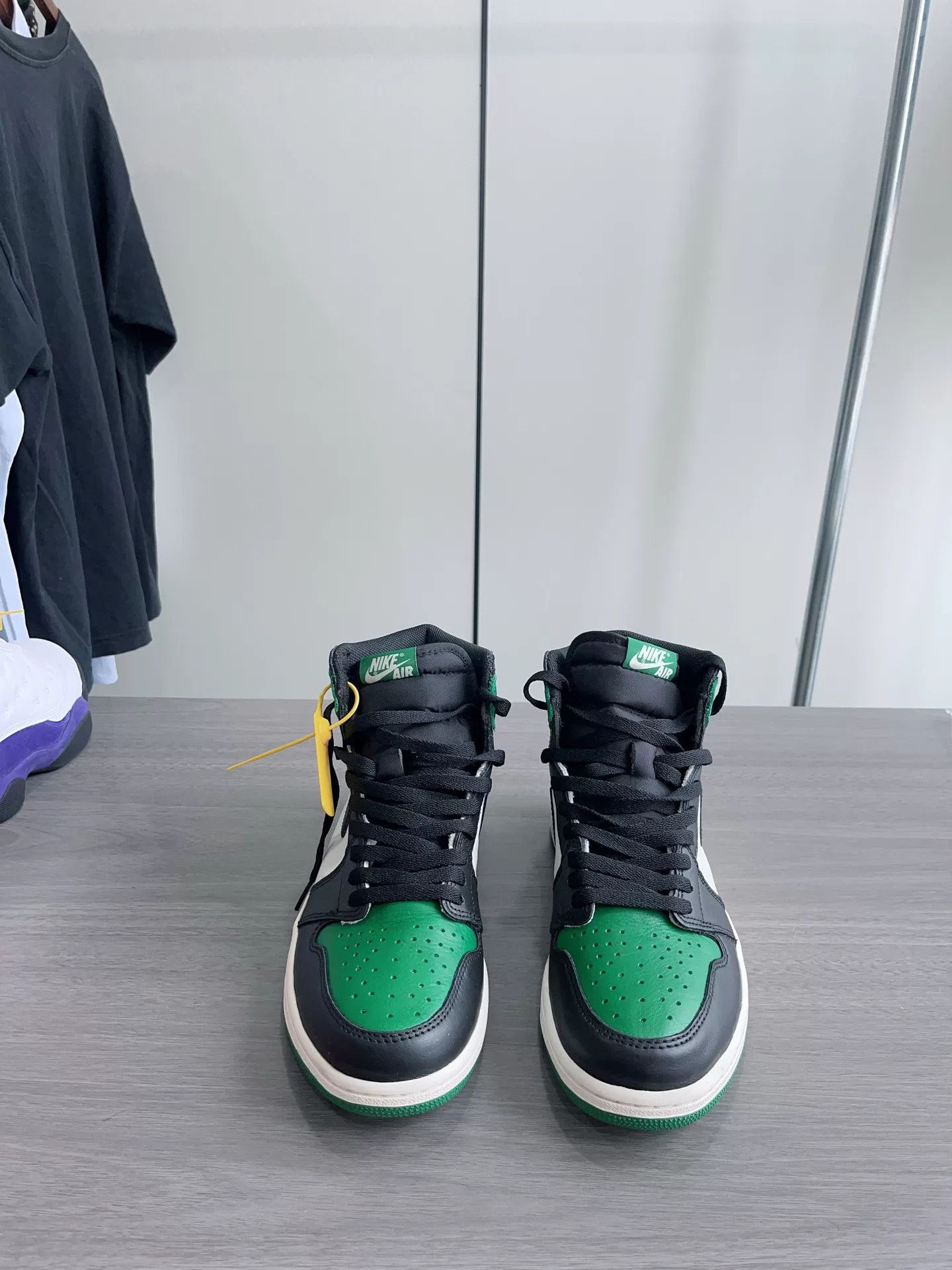 Jordan Brand AJ1 Black Green Toe Size US 10 / EU 43 - 1 Thumbnail