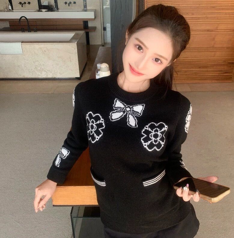 Chanel Chanel Black bow inlaid cashmere round-neck long-sleeved s Size XS / US 0-2 / IT 36-38 - 8 Thumbnail