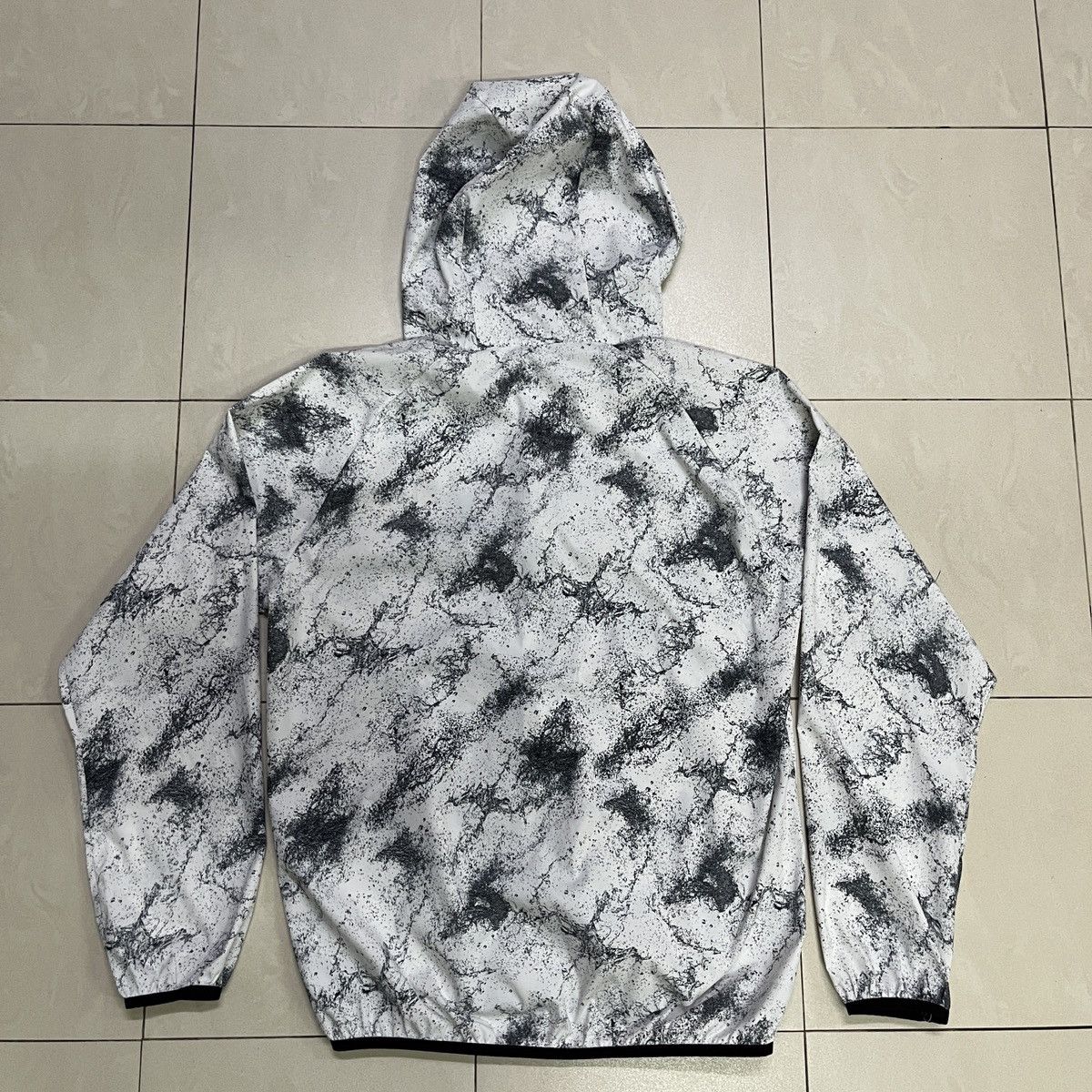 GU × Japanese Brand Graphic Print Windbreaker Jacket Size US M / EU 48-50 / 2 - 11 Thumbnail