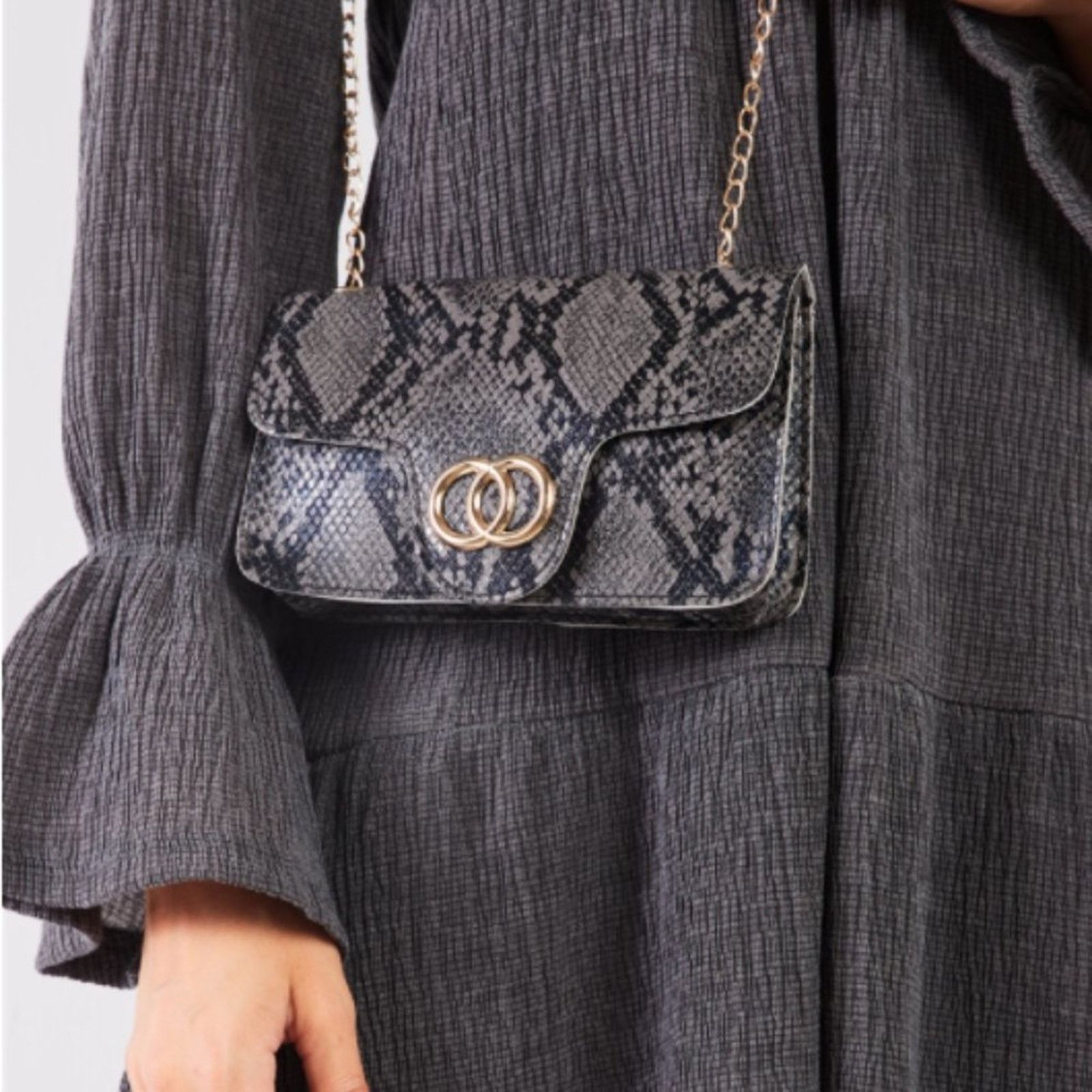 Other Gray Faux Snake Leather Metal Rings Gold Chain Crossbody Bag Size ONE SIZE - 2 Thumbnail