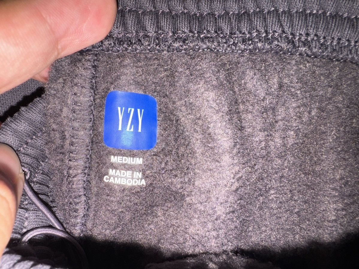 Balenciaga × Gap × Kanye West Yeezy Gap Sweatpants Dark Grey Size Medium Size US 32 / EU 48 - 6 Thumbnail