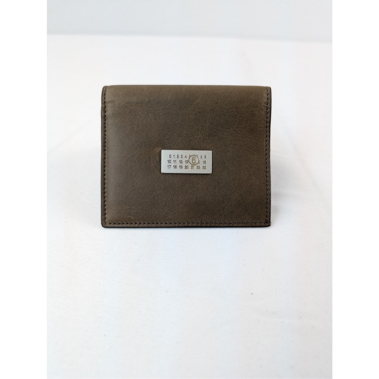 Maison Margiela o1rshd1 Size: OS / MM6 Numeric Wallet in Teak Size ONE SIZE - 10 Thumbnail