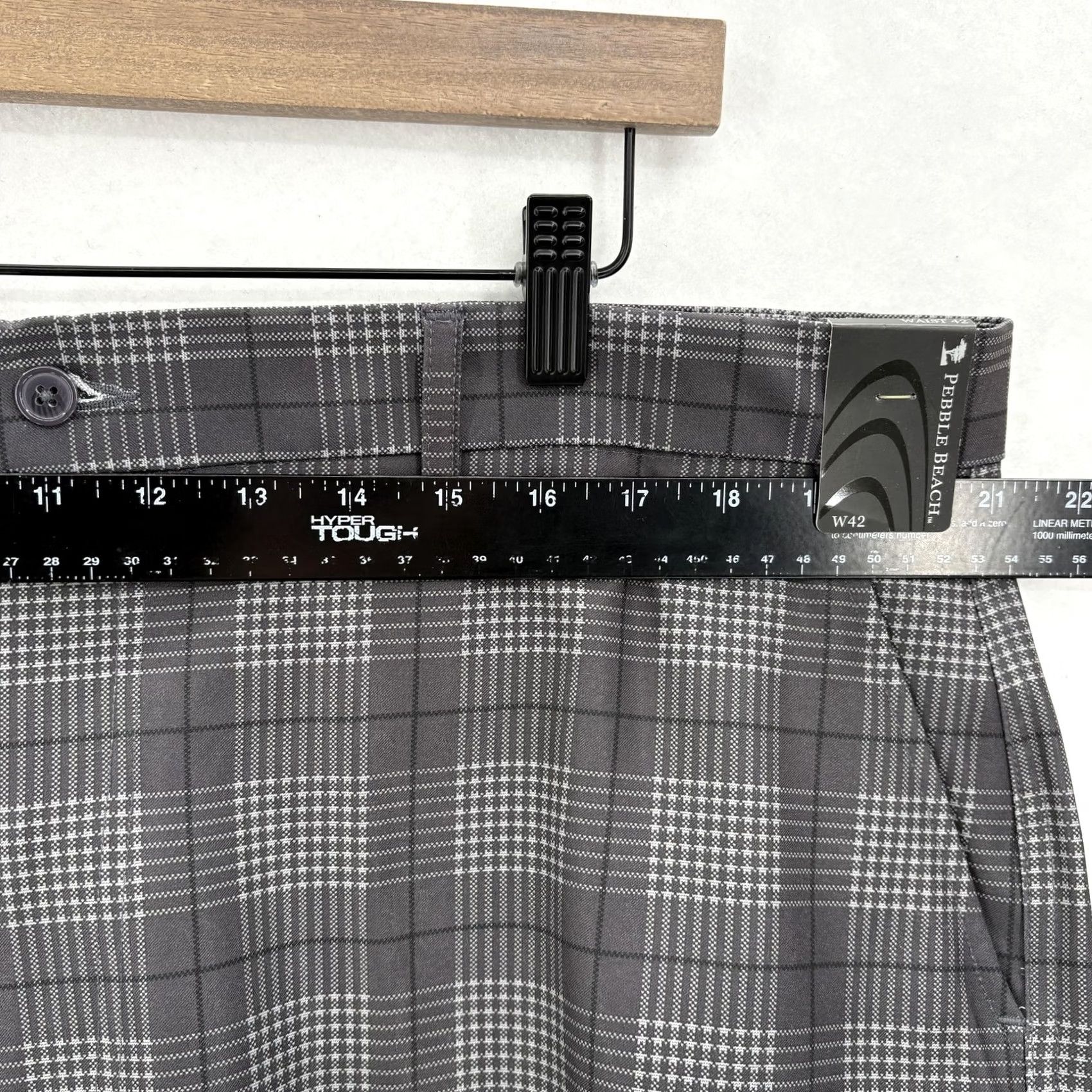 Vintage Pebble Beach Mens 42 Gray Plaid Cargo Shorts 10" Stretch NWT Casual Golf Polyester Spandex Moisture Wicking Pocket Front Zip Summer Inseam 10in Mens Size US 42 / EU 58 - 6 Thumbnail