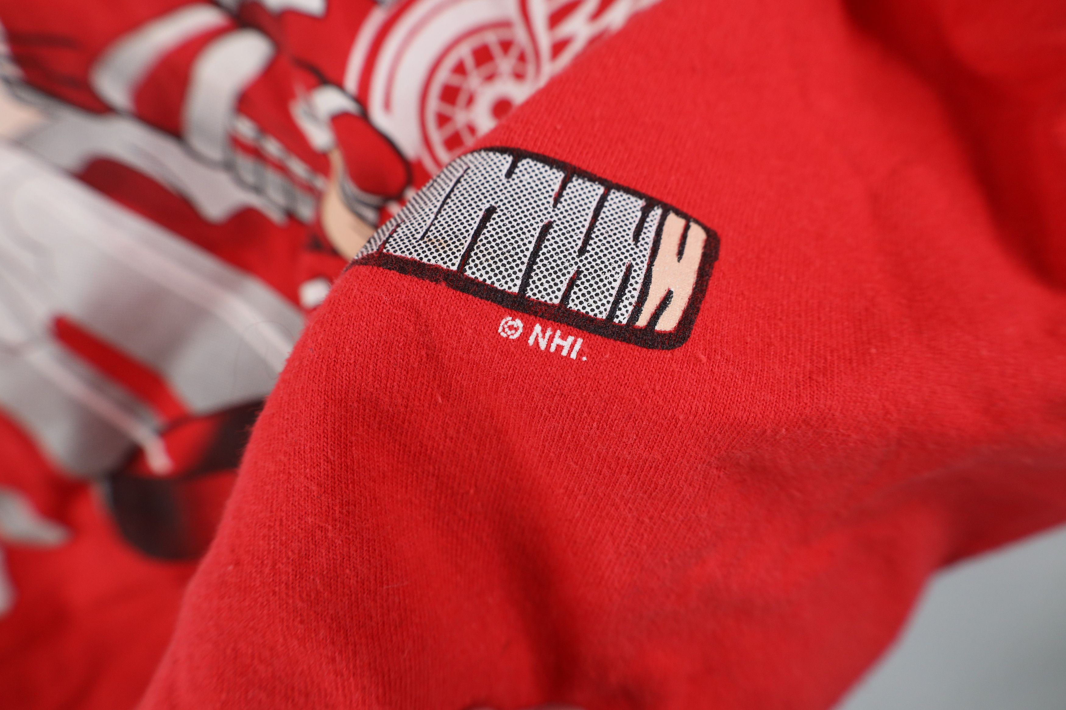Vintage Vintage 90s Detroit Red Wings Hockey Break Through T-Shirt Size US M / EU 48-50 / 2 - 9 Thumbnail