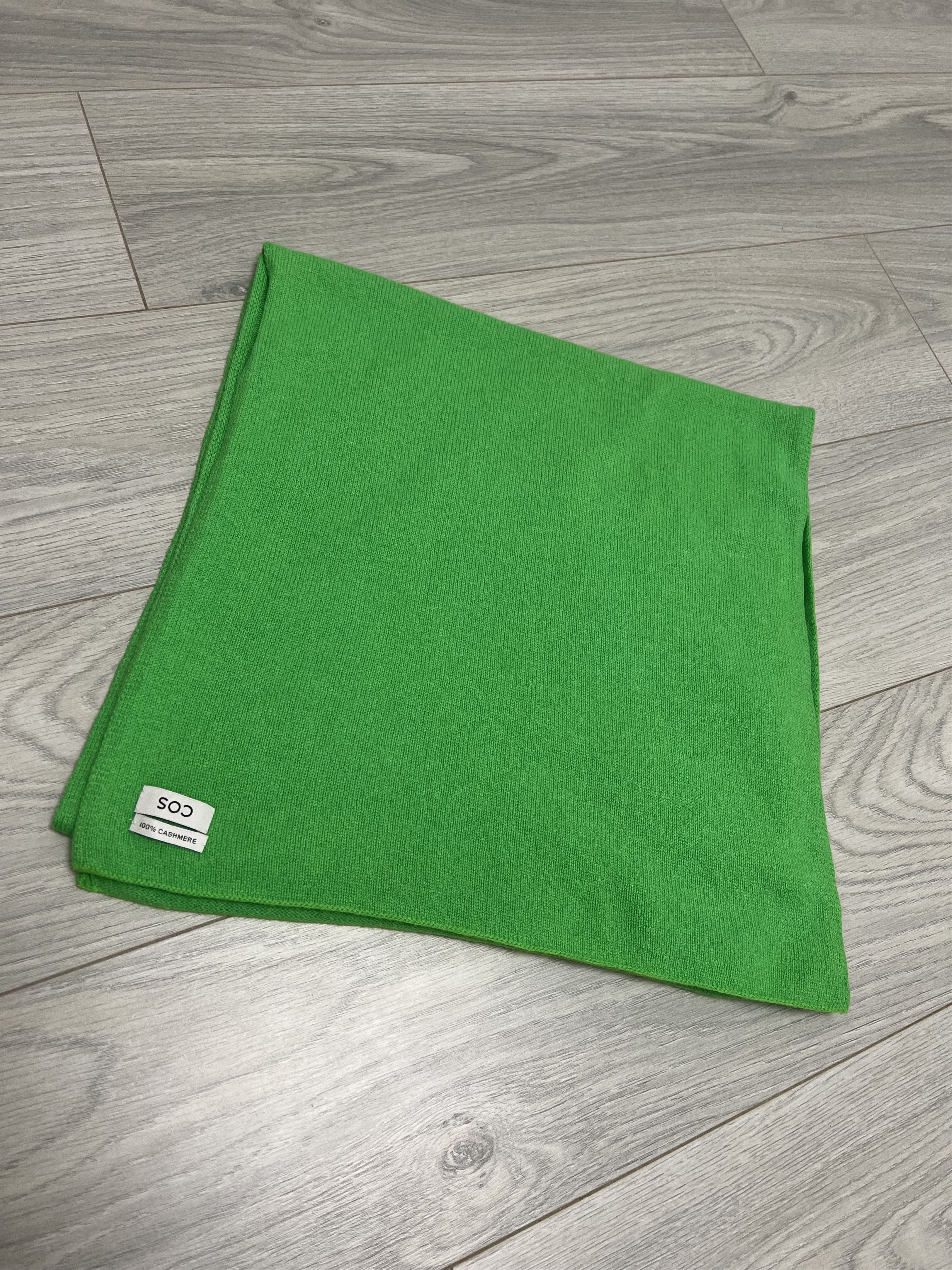 Cos Cos Women's Green Knit 100% Cashmere Scarf 180x44cm Size ONE SIZE - 2 Thumbnail