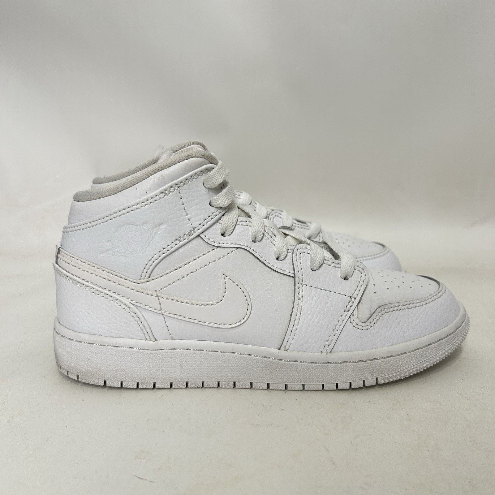 Jordan Brand Nike Air Jordan 1 Mid GS “Triple White” Size US 6.5 / IT 36.5 - 3 Thumbnail