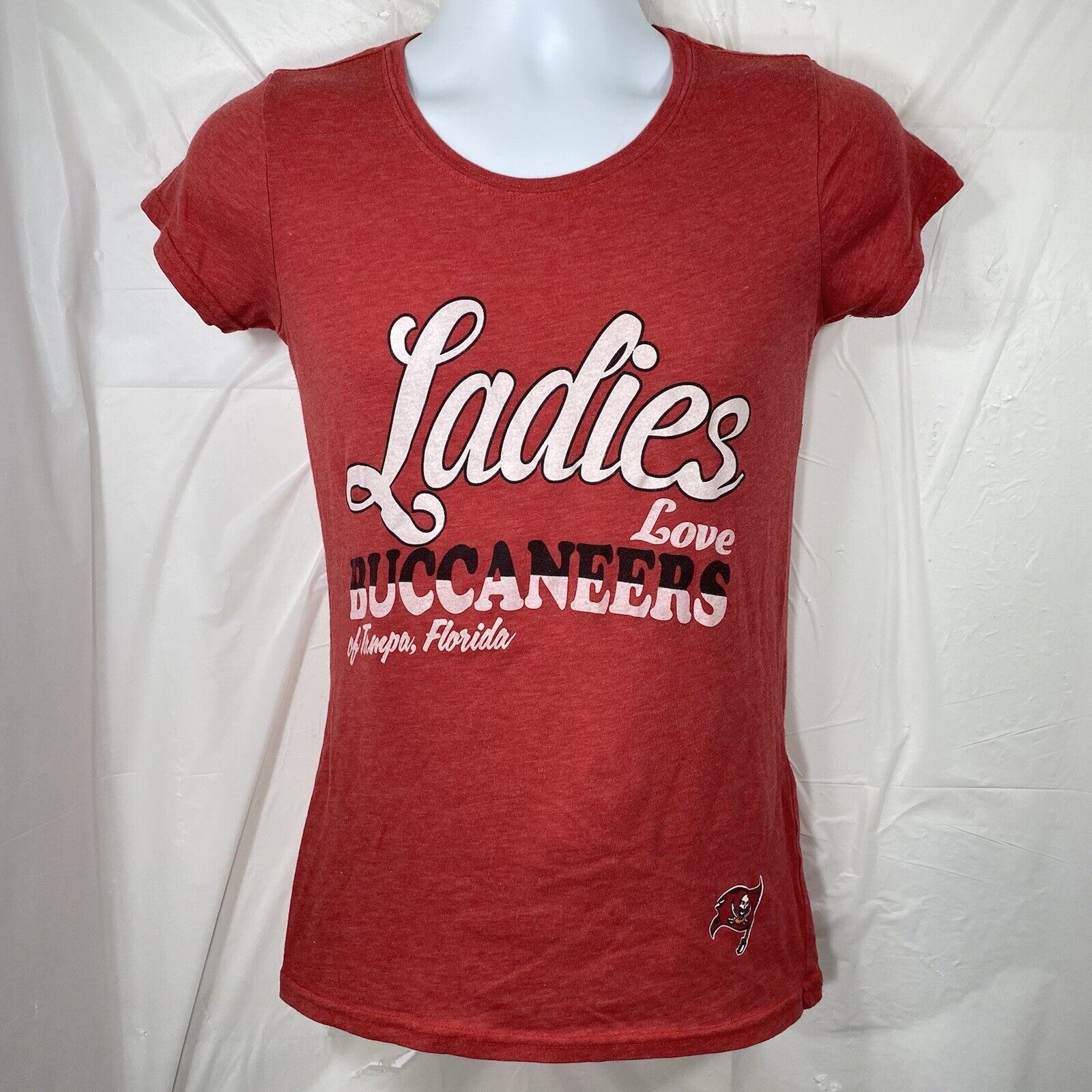 Reebok Reebok Tampa Bay Buccaneers Medium Buccaneers Graphic TShirt Size M / US 6-8 / IT 42-44 - 1 Thumbnail