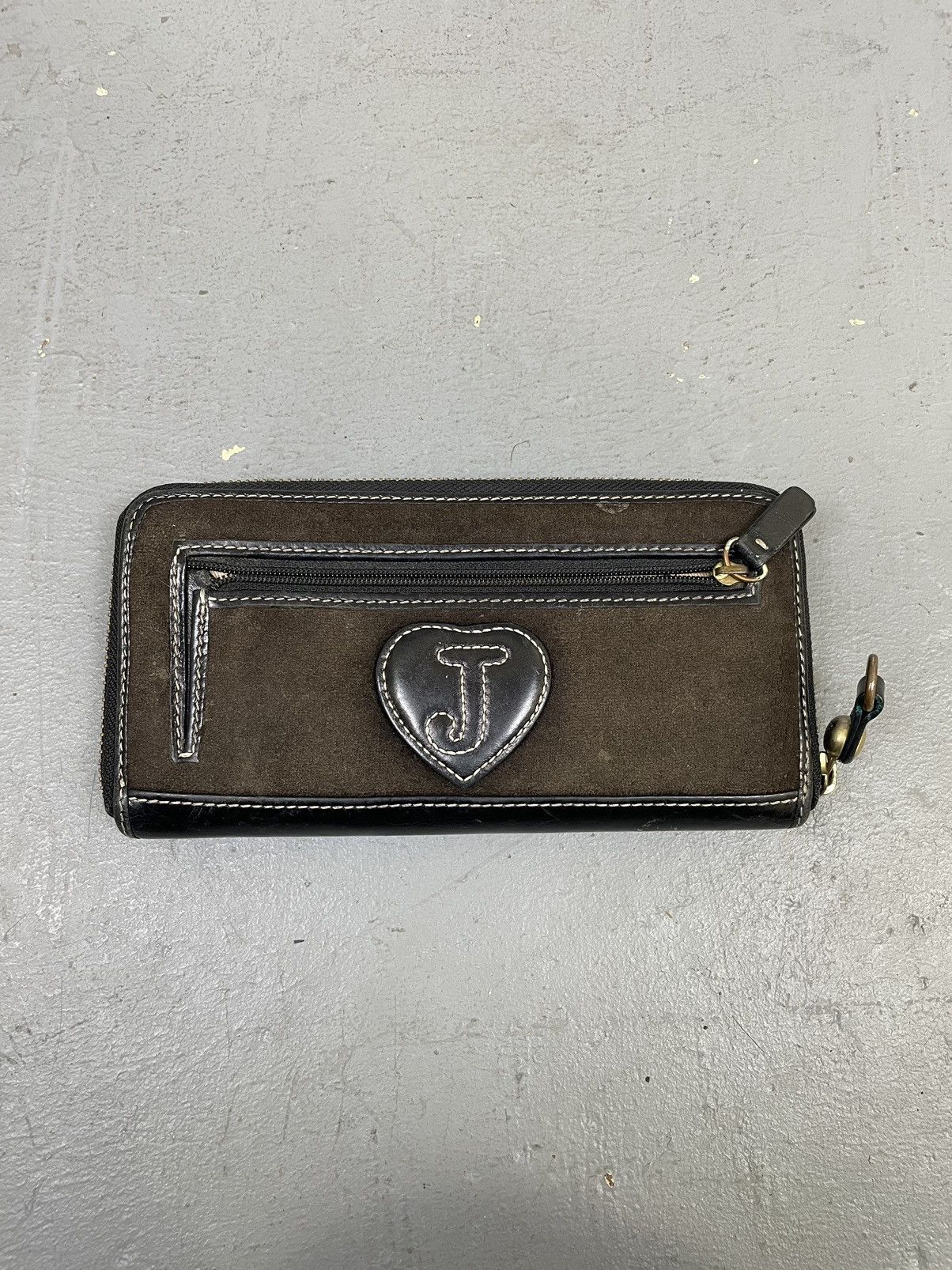 Juicy Couture Juicy Couture crest velour wallet billfold Size ONE SIZE - 2 Thumbnail