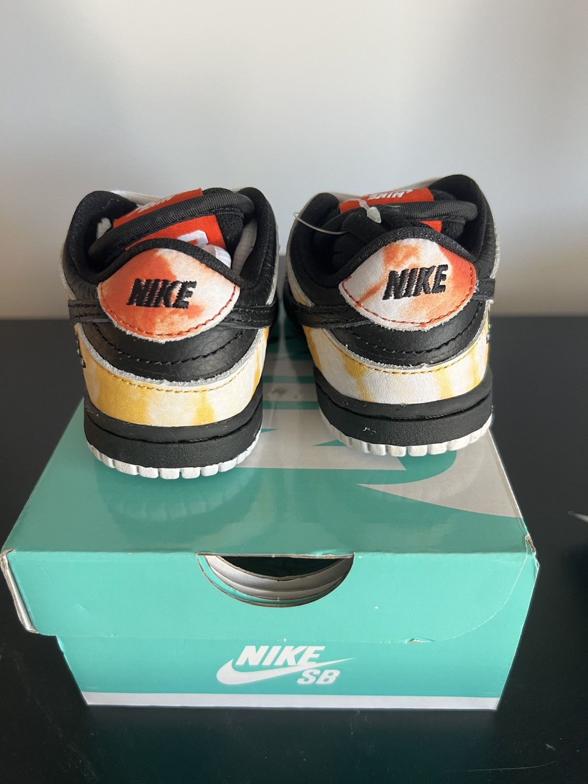 Nike NIKE SB DUNK LOW “RAYGUN” (TD) Size US 5 / EU 37 - 6 Thumbnail