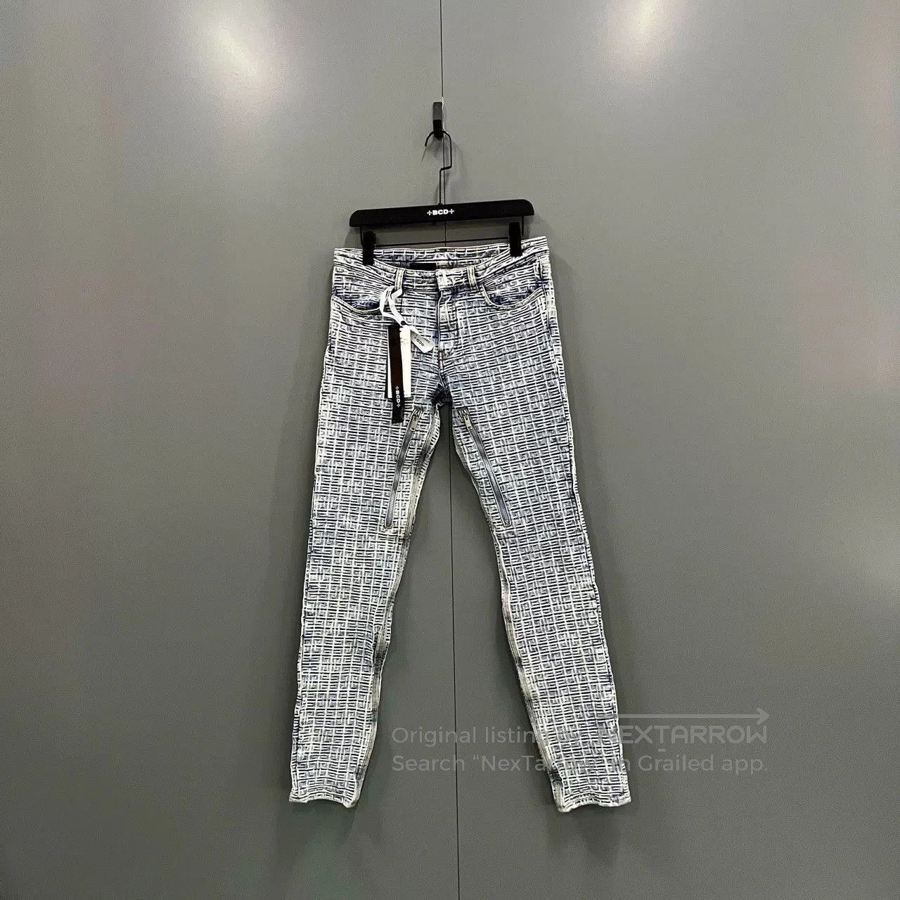 Givenchy Givenchy 4G Bleached Slim Jeans Size 31. Size US 31 - 1 Thumbnail