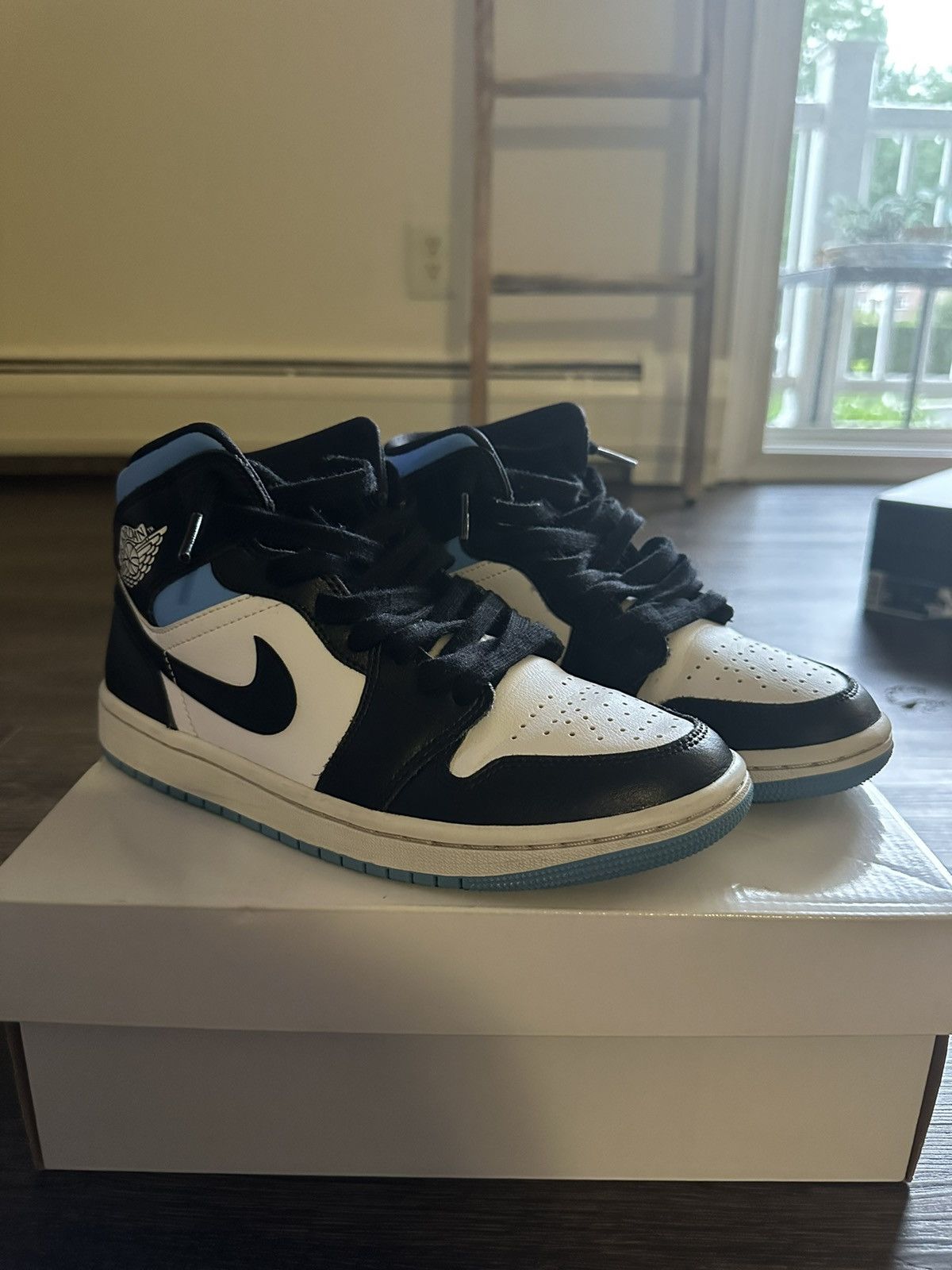 Nike Jordan 1 mid university blue Size US 7 / IT 37 - 2 Thumbnail