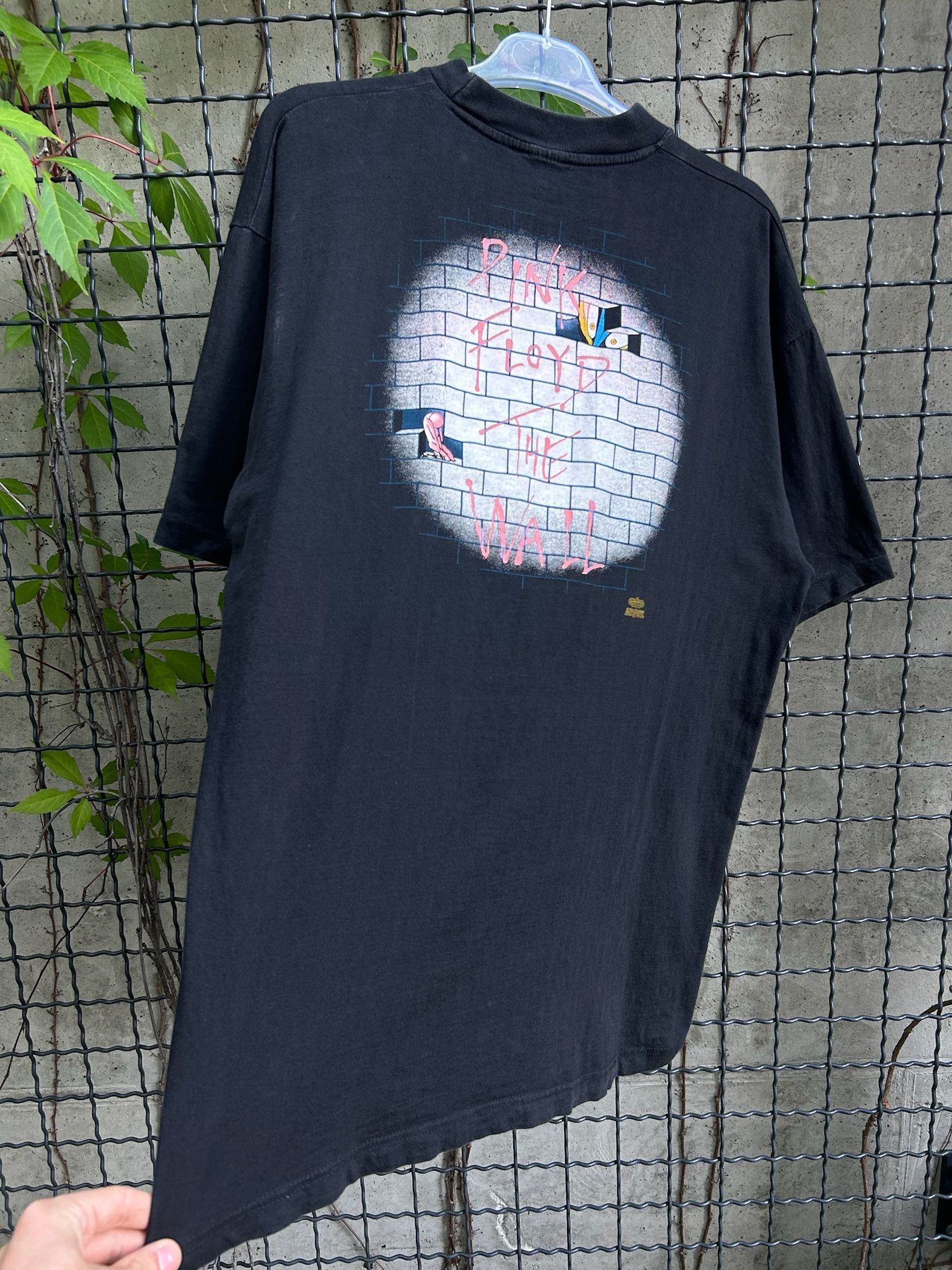 Band Tees × Vintage Vintage 1982 Pink Floyd The Wall Rock Band T-shirt Size US L / EU 52-54 / 3 - 14 Thumbnail
