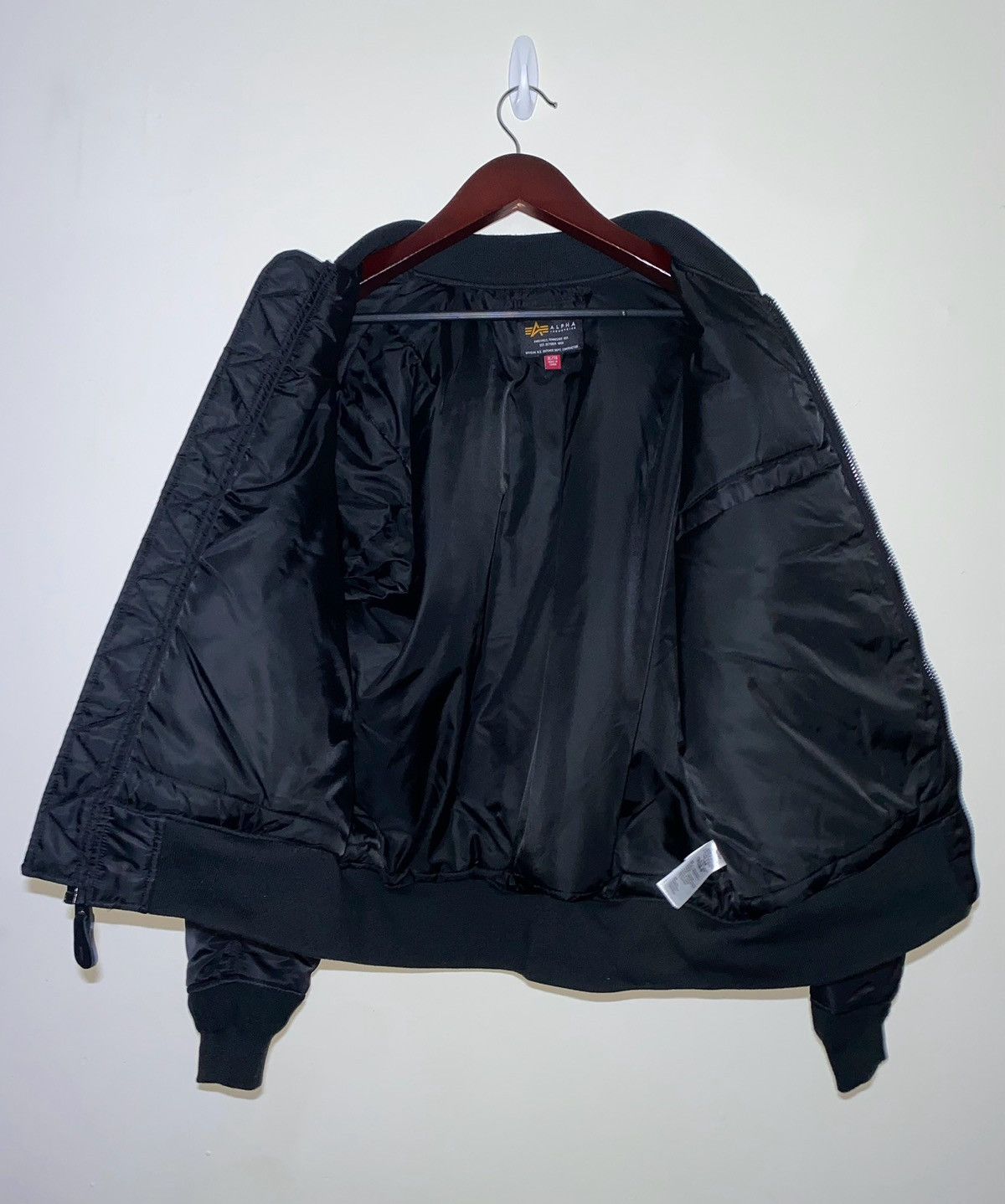 Alpha Industries Alpha Industries Bomber Jacket (XL) Size US XL / EU 56 / 4 - 3 Thumbnail
