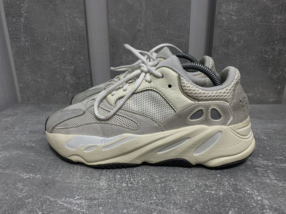 Yeezy cheap 700 grailed