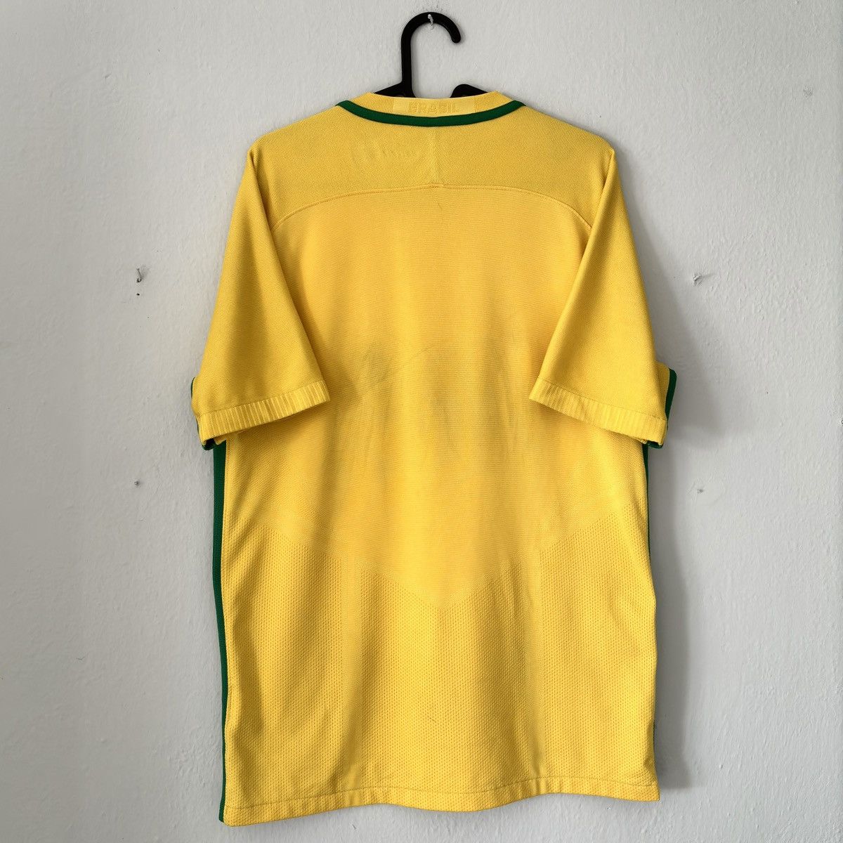 Nike 2016 2018 Brazil Nike Home Kit Soccer Jersey Shirt Top Tee Size US M / EU 48-50 / 2 - 9 Thumbnail