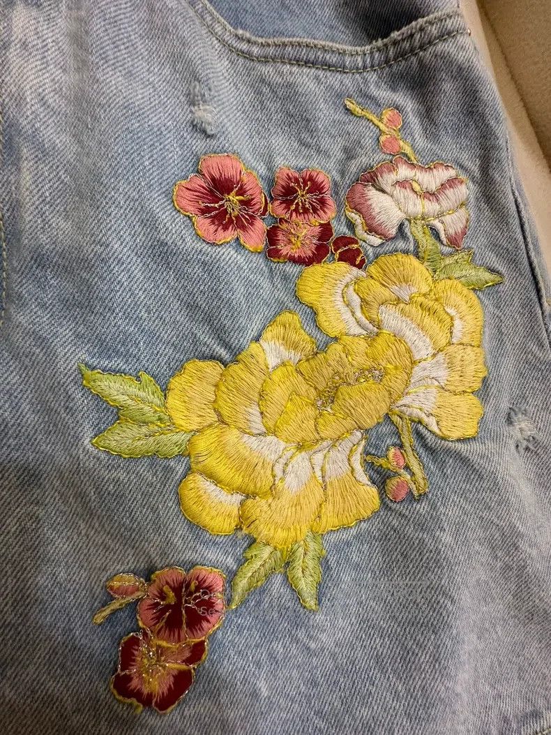 Gucci Gucci Size OS Embroidered denim short skirt Size 25" / US 0 / IT 36 - 2 Thumbnail