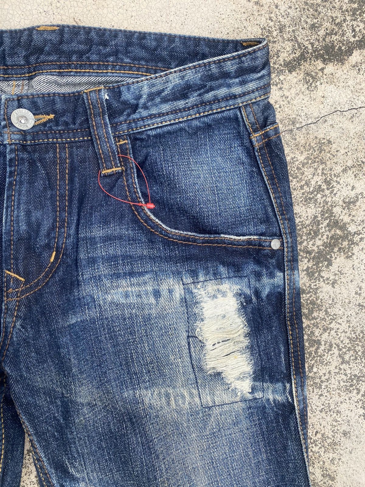 HIDEAWAYS × Japanese Brand Japanese Brand Hideways Distressed Claw Mark Faded Jeans Size US 30 / EU 46 - 3 Thumbnail