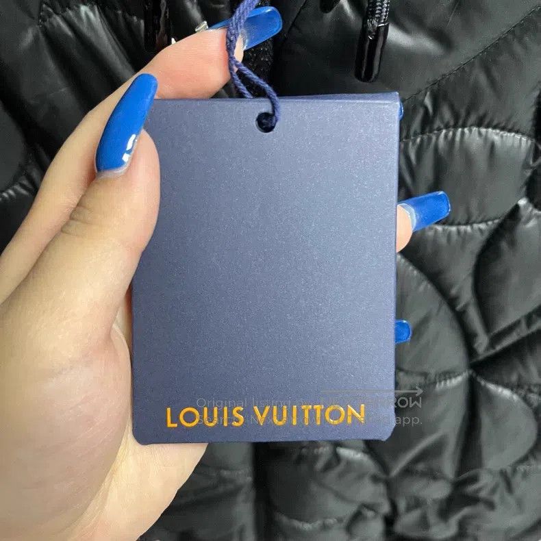 Louis Vuitton Louis Vuitton Black logo embossed graphic zipper solid hoo Size US M / EU 48-50 / 2 - 2 Thumbnail