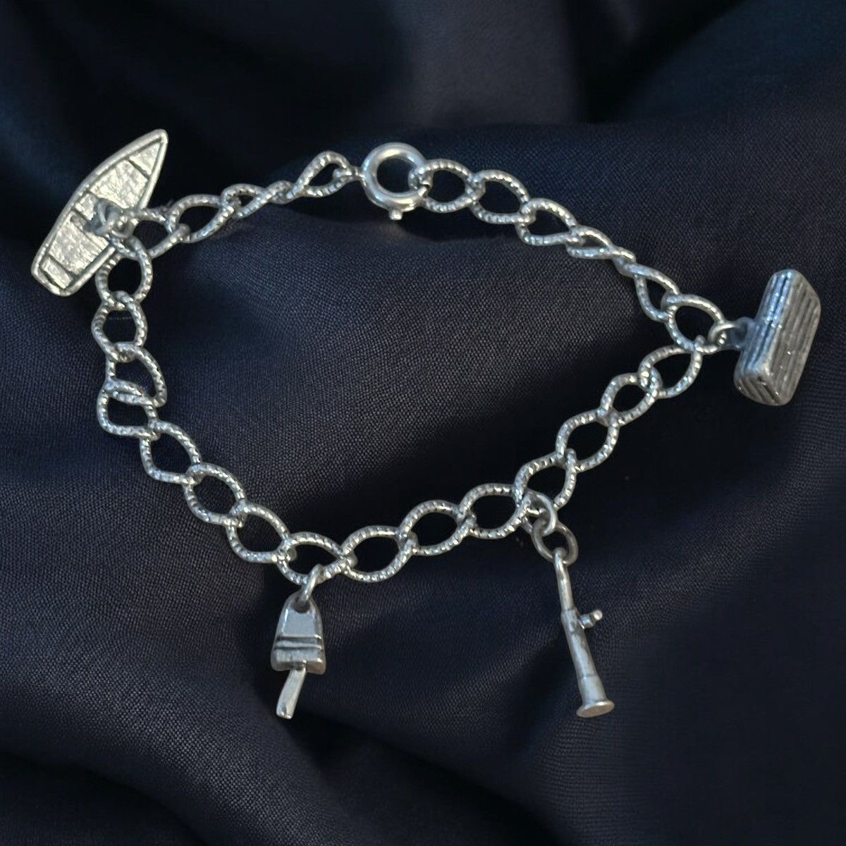 Vintage Vintage silver tone charm bracelet Size ONE SIZE - 1 Thumbnail