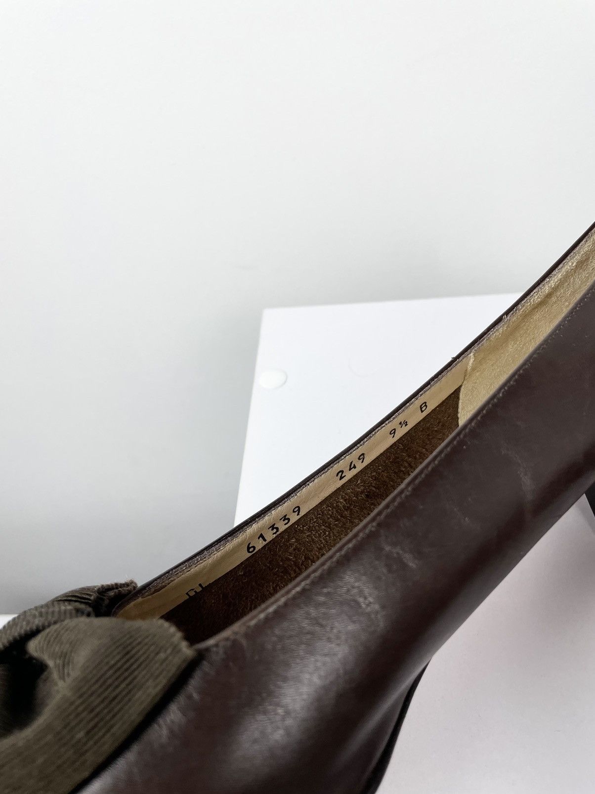 Salvatore Ferragamo Salvatore Ferragamo Brown Leather Vara Bow Block Heel Pumps Size US 9.5 / IT 39.5 - 6 Thumbnail