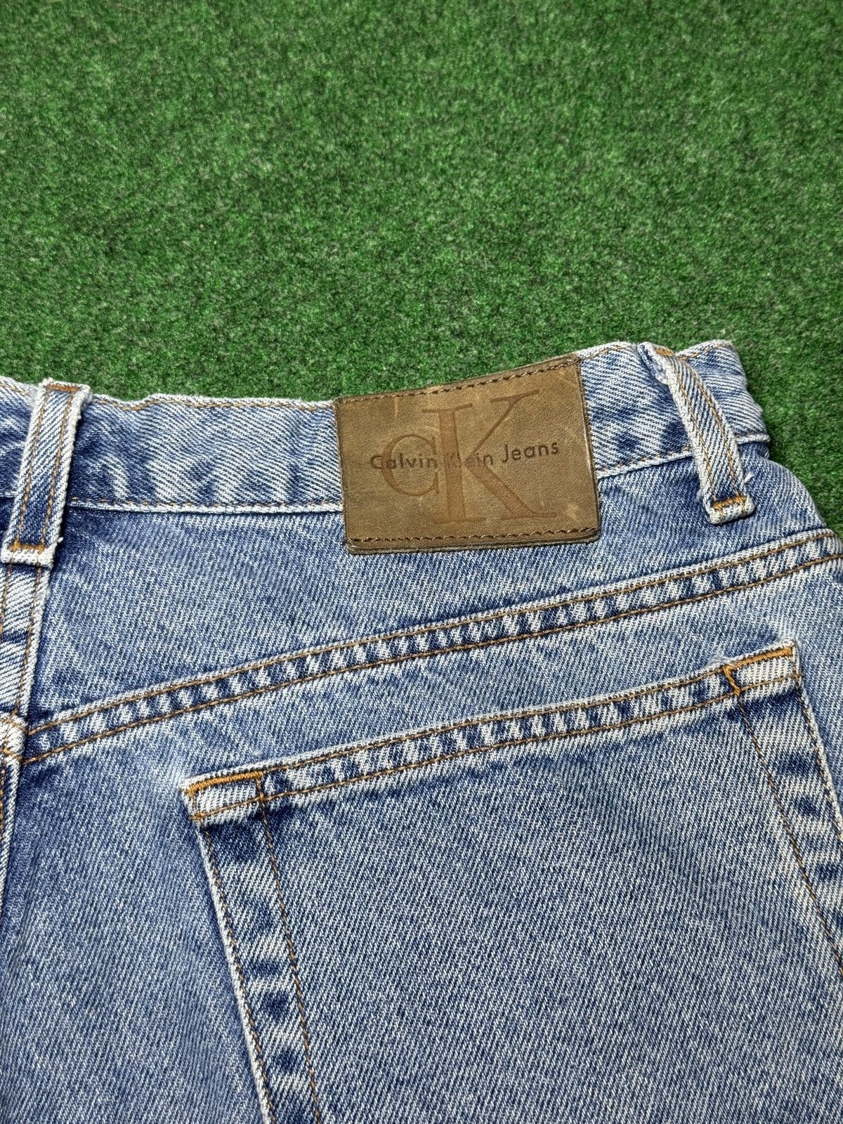 Calvin Klein Y2K Calvin Klein Jorts Womens 11/12 32 7” Denim Shorts Size US 32 / EU 48 - 2 Thumbnail