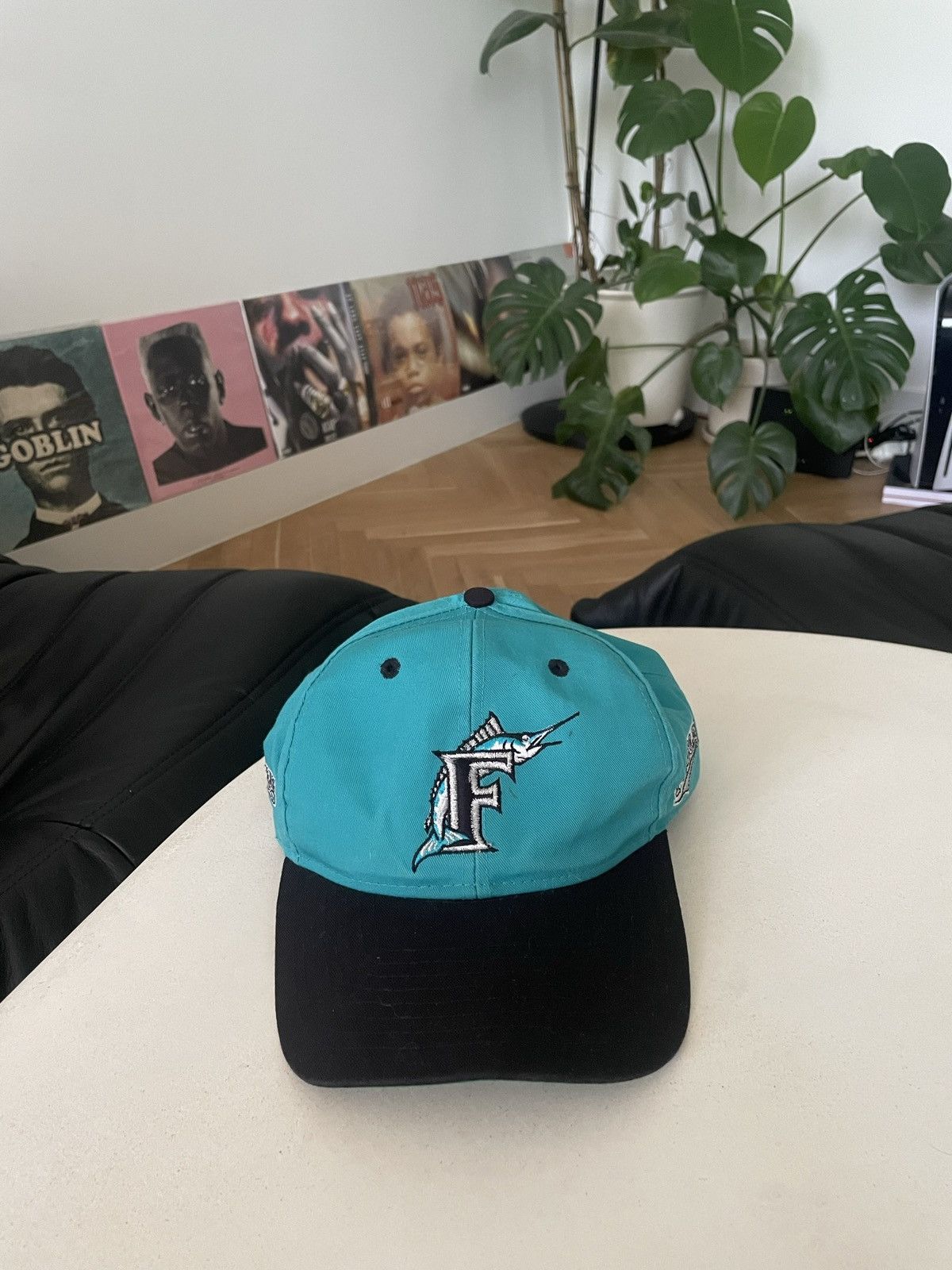 Vintage 90s Florida Marlins embroidered MLB snapback hat