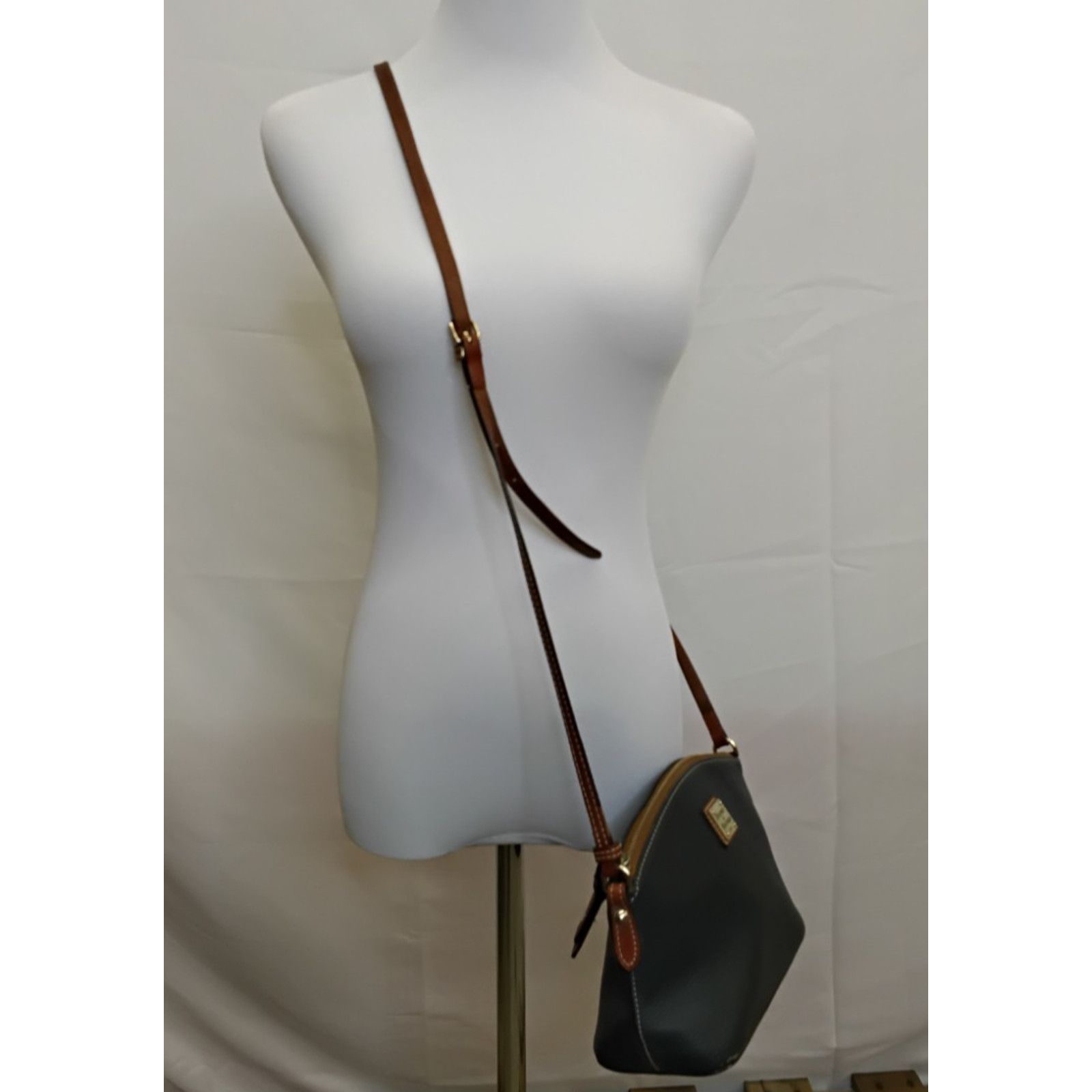 Dooney & Bourke Dooney & Bourke Domed Crossbody Bag Gray/Brown Leather Purse Size ONE SIZE - 3 Thumbnail