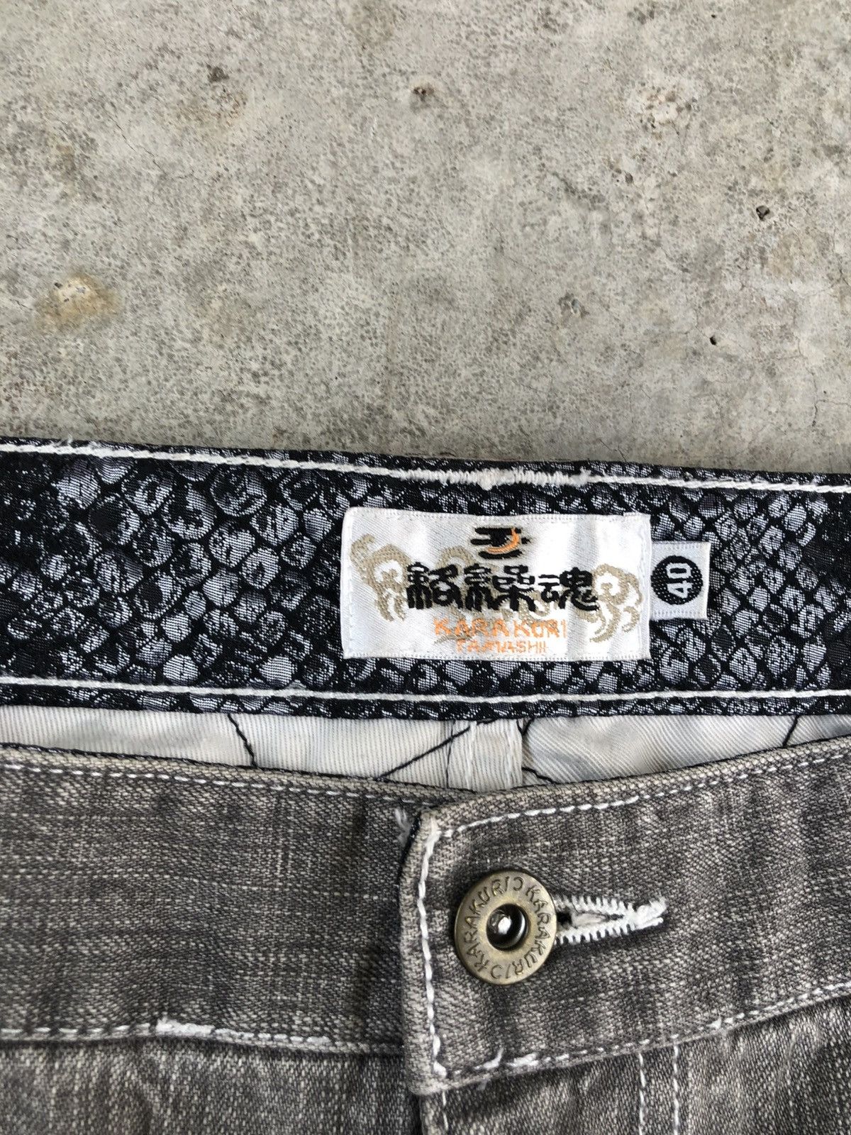 Karakuri Tamashii Karakuri Tamashii Embroidered Jeans Distressed Size US 38 / EU 54 - 21 Thumbnail