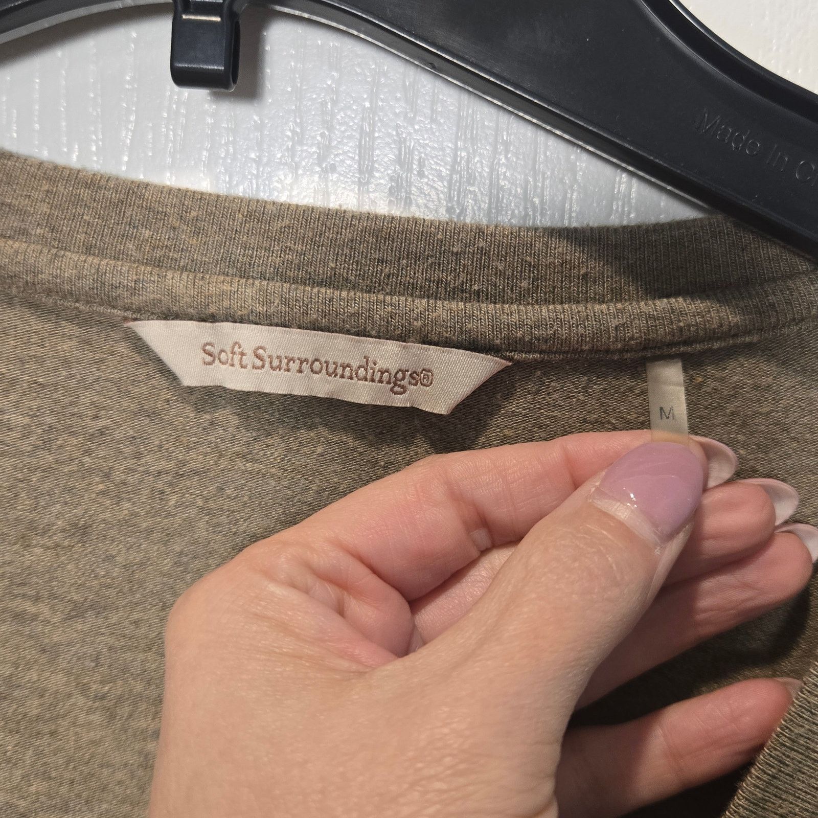 Soft Surroundings Soft Surroundings Medium Simply Elegant Sweater tan V-neck Size M / US 6-8 / IT 42-44 - 4 Thumbnail