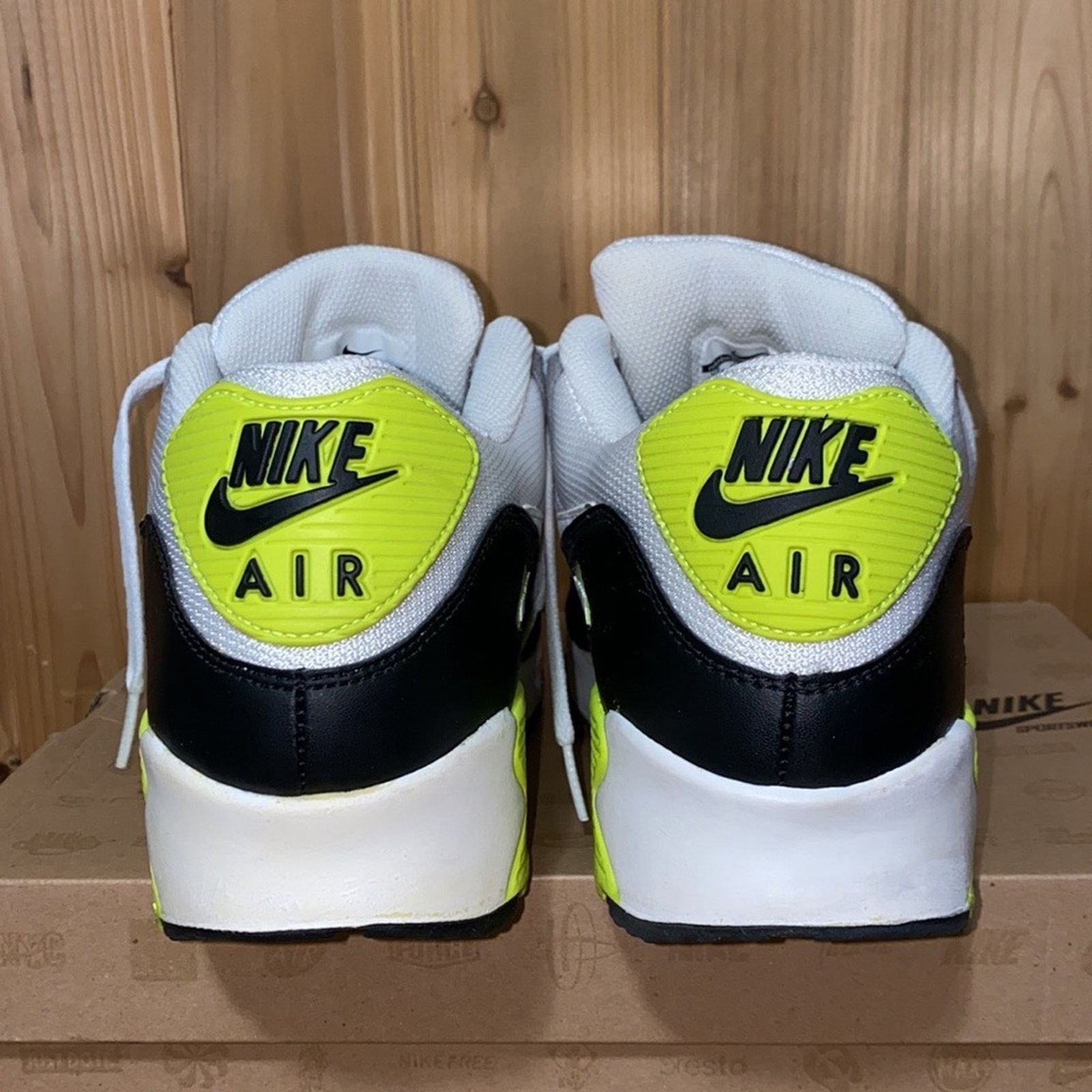 Nike 2011 Nike Air Max 90 Volt Size US 10.5 / EU 43-44 - 6 Thumbnail