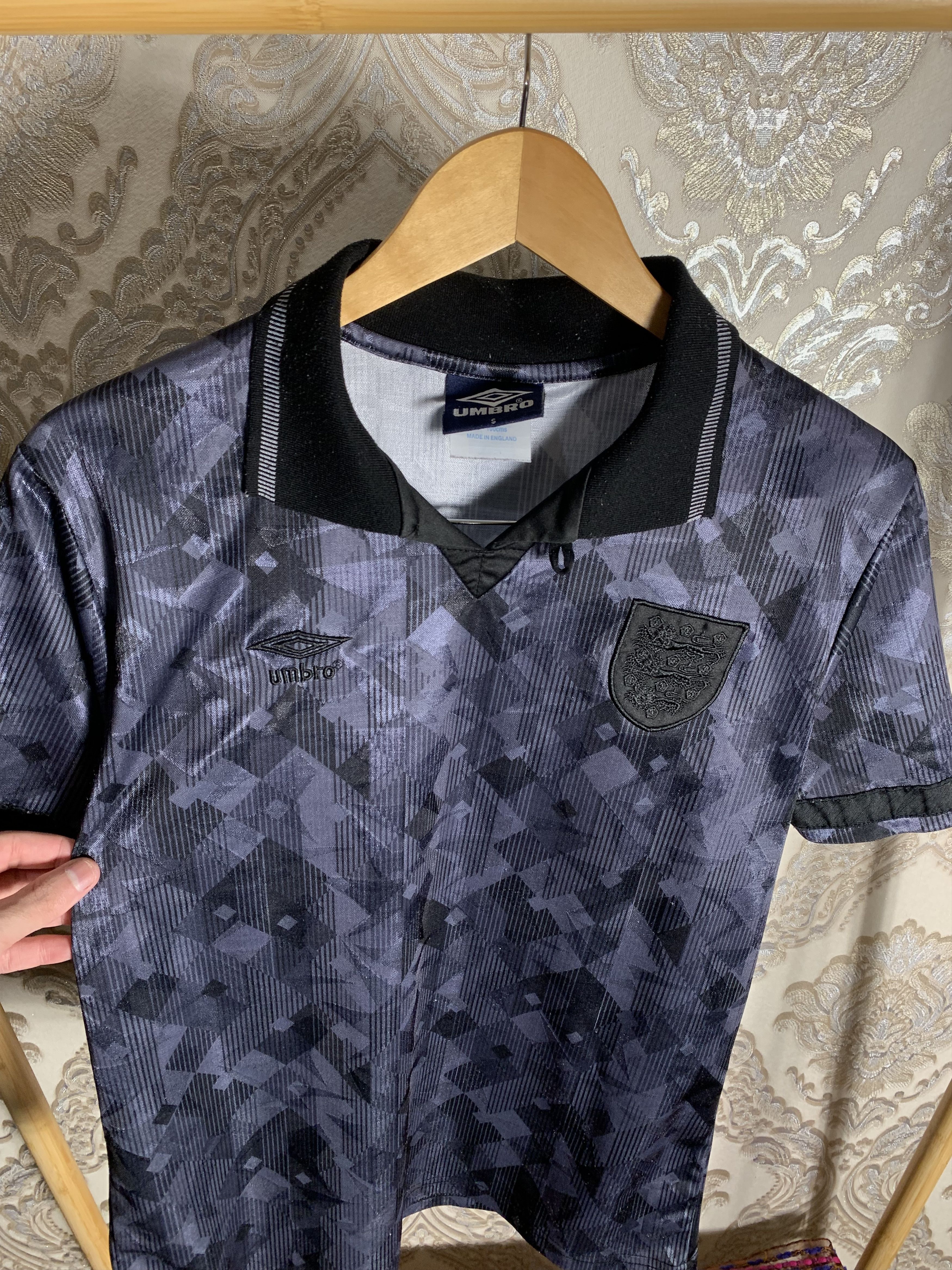 Umbro VINTAGE UMBRO ENGLAND RETRO SOCCER JERSEY MANCHESTER Y2K 90s Size US S / EU 44-46 / 1 - 2 Thumbnail