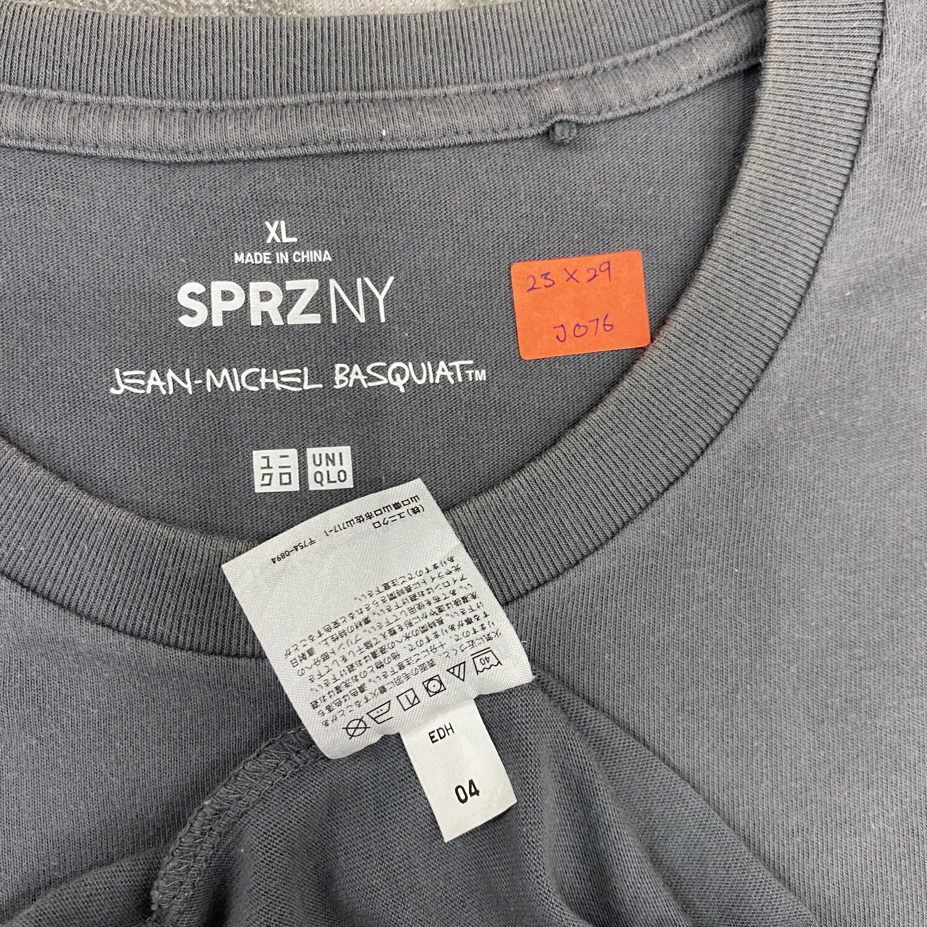 Jean Uniqlo x Jean Michel Basquiat Crown TShirt - J076 Size US L / EU 52-54 / 3 - 4 Thumbnail
