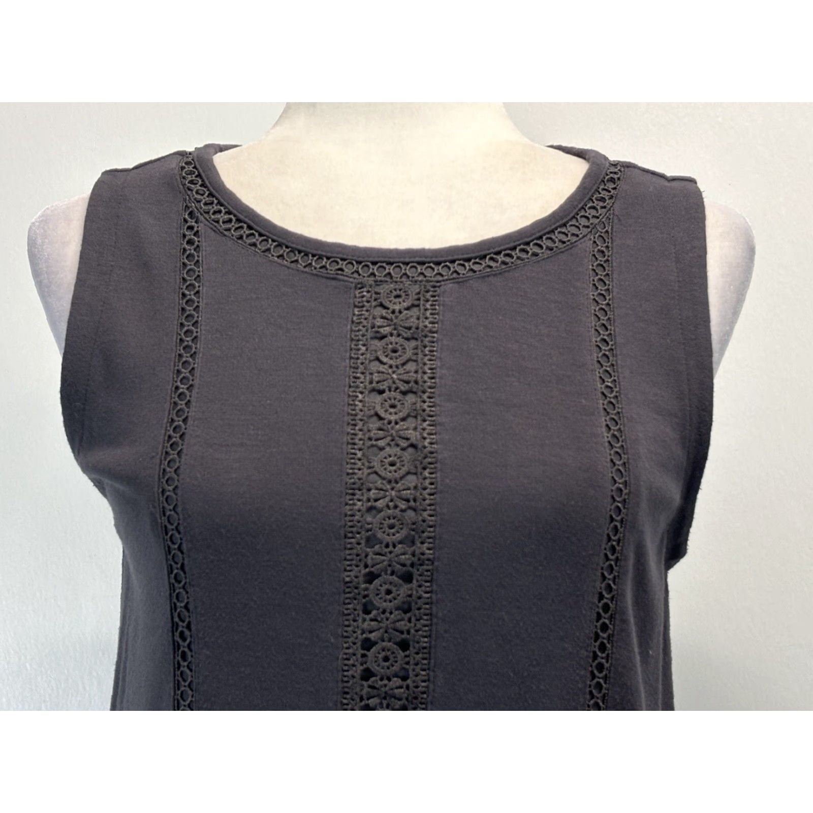 Loft Ann Taylor LOFT Sleeveless Drop Waist Dress Womens M Grey Eyelet Trim Boho Shift Size M / US 6-8 / IT 42-44 - 5 Thumbnail