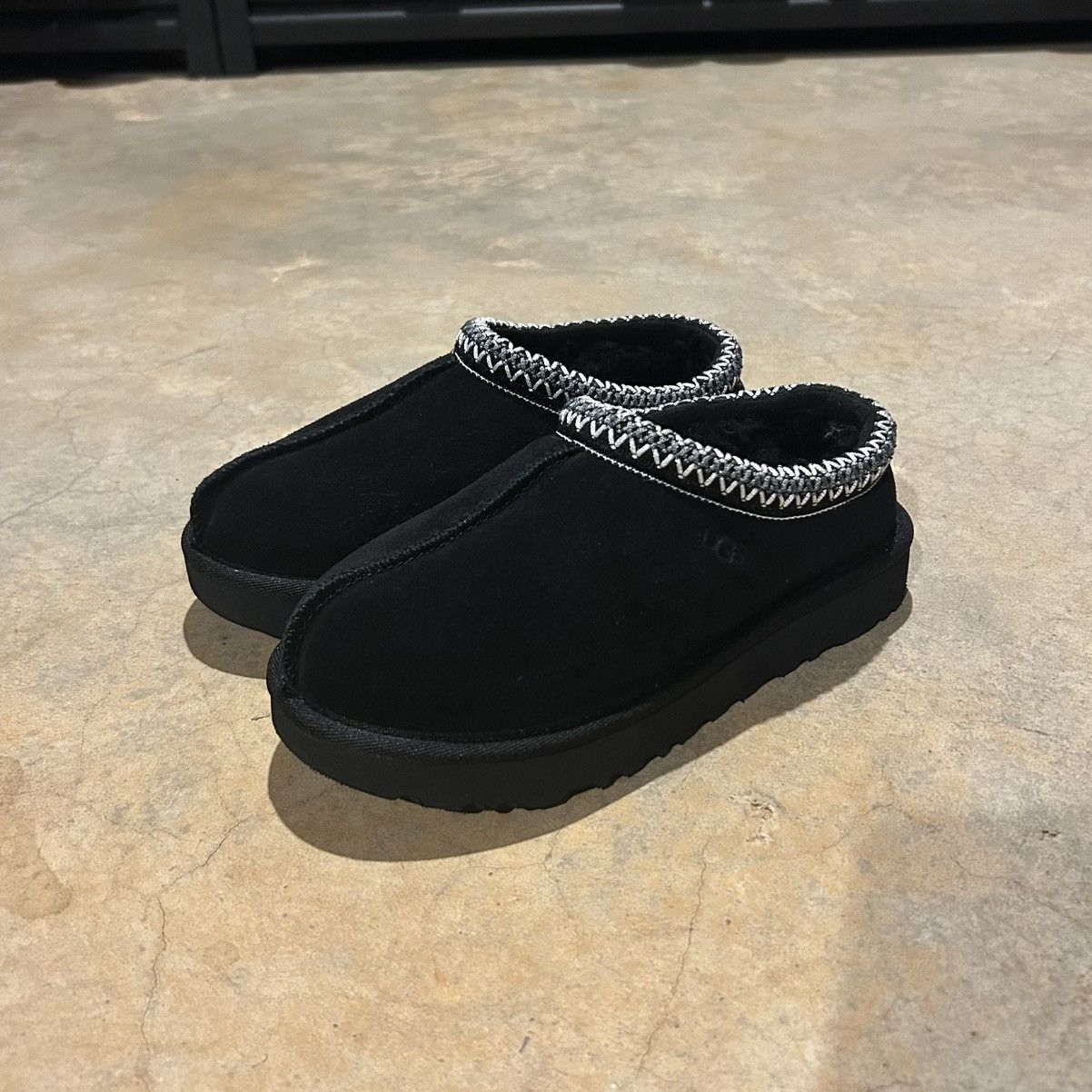 Ugg Brand New Women’s Ugg Tasman Slipper Black US 5 Size US 5 / IT 35 - 3 Thumbnail