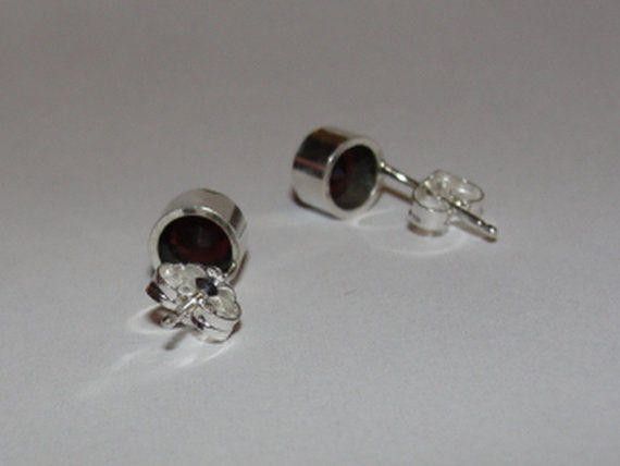 Designer Silver Faceted Red Garnet Bezel Set Birthstone Earrings Size ONE SIZE - 4 Thumbnail